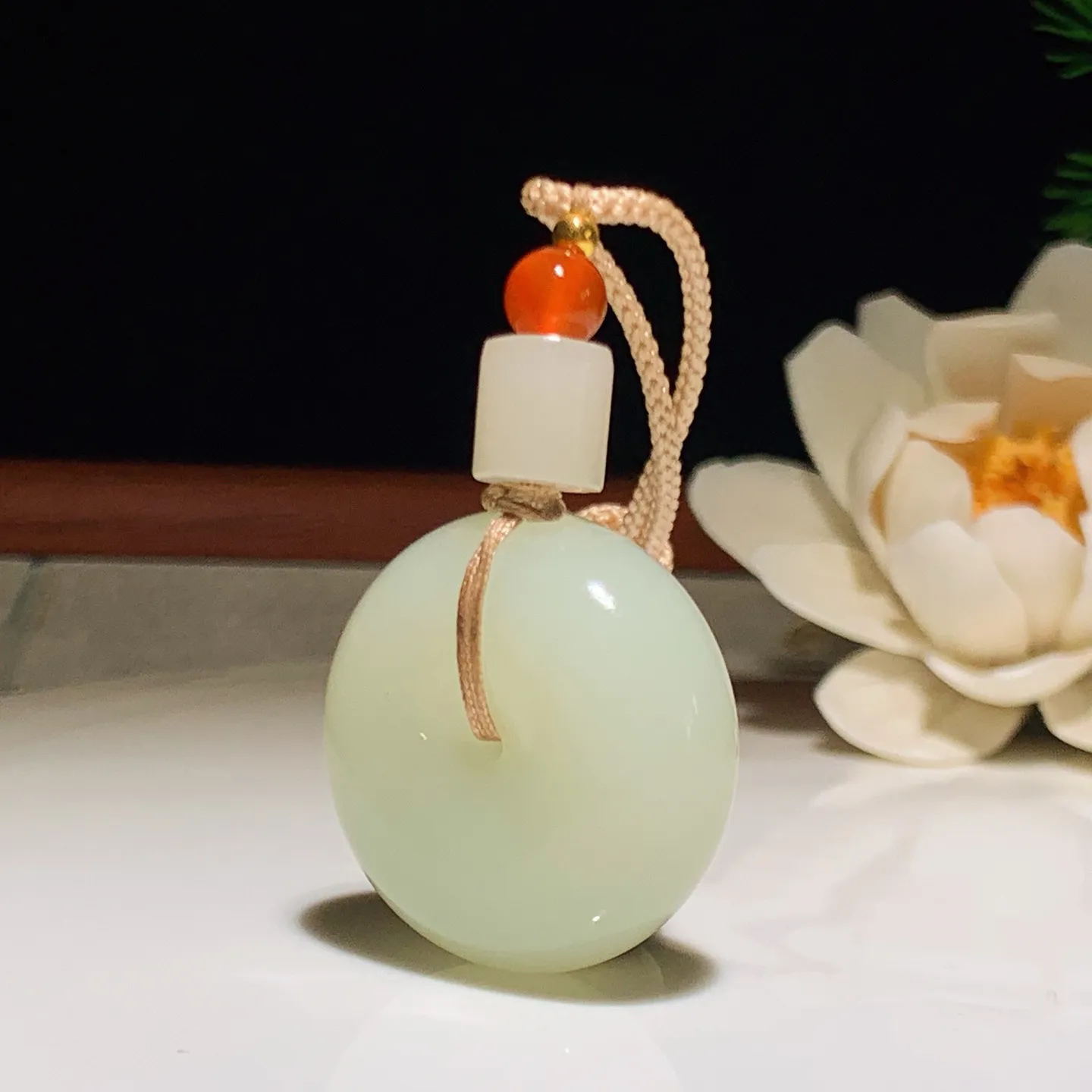 1新疆和田玉若羌黄口料平安扣挂件 尺寸28/13重22.5克，玉质细腻油润 脂粉好，品质好！lt26