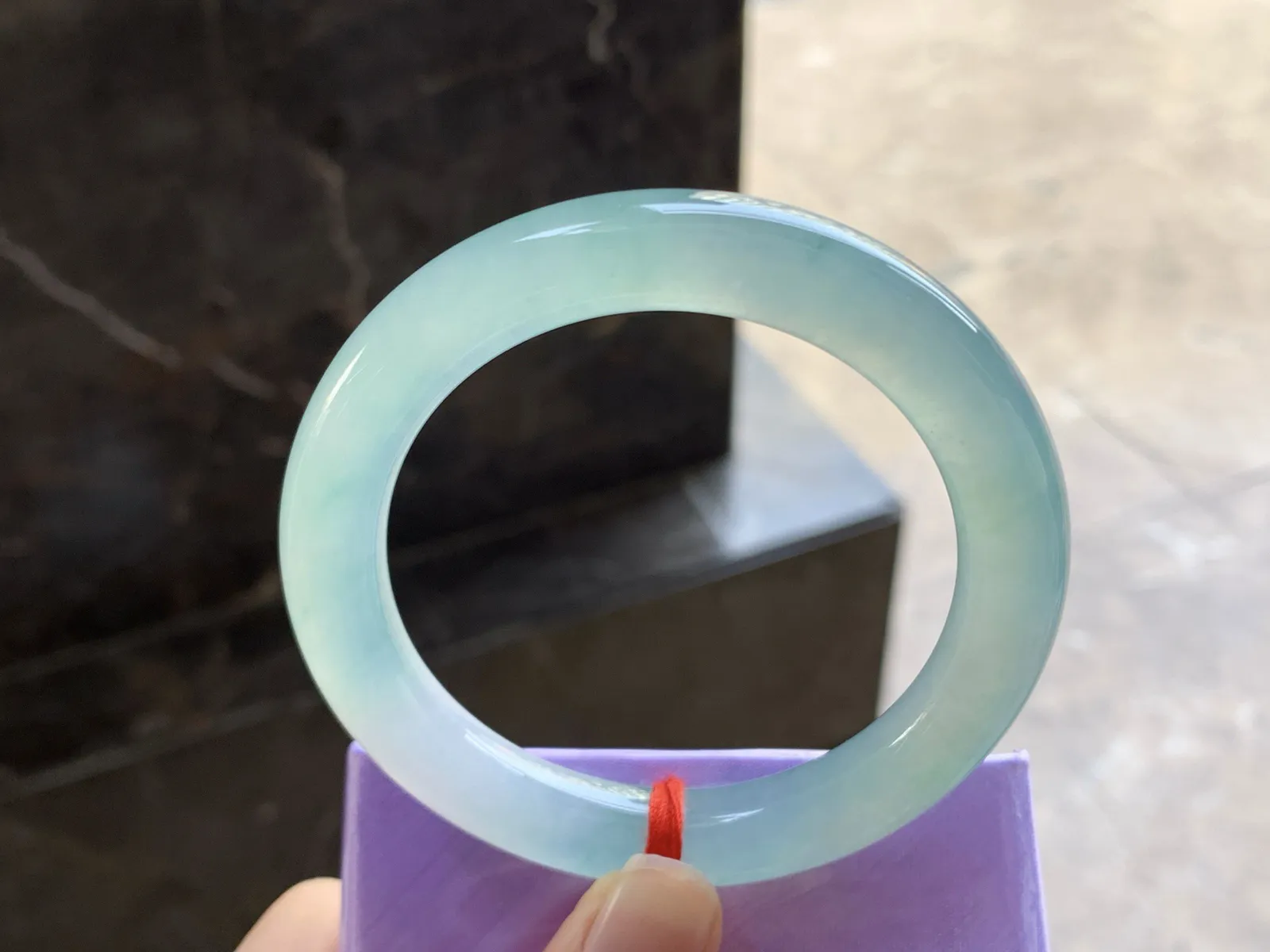 56-10.5

冰晴圆条手镯^_^透亮