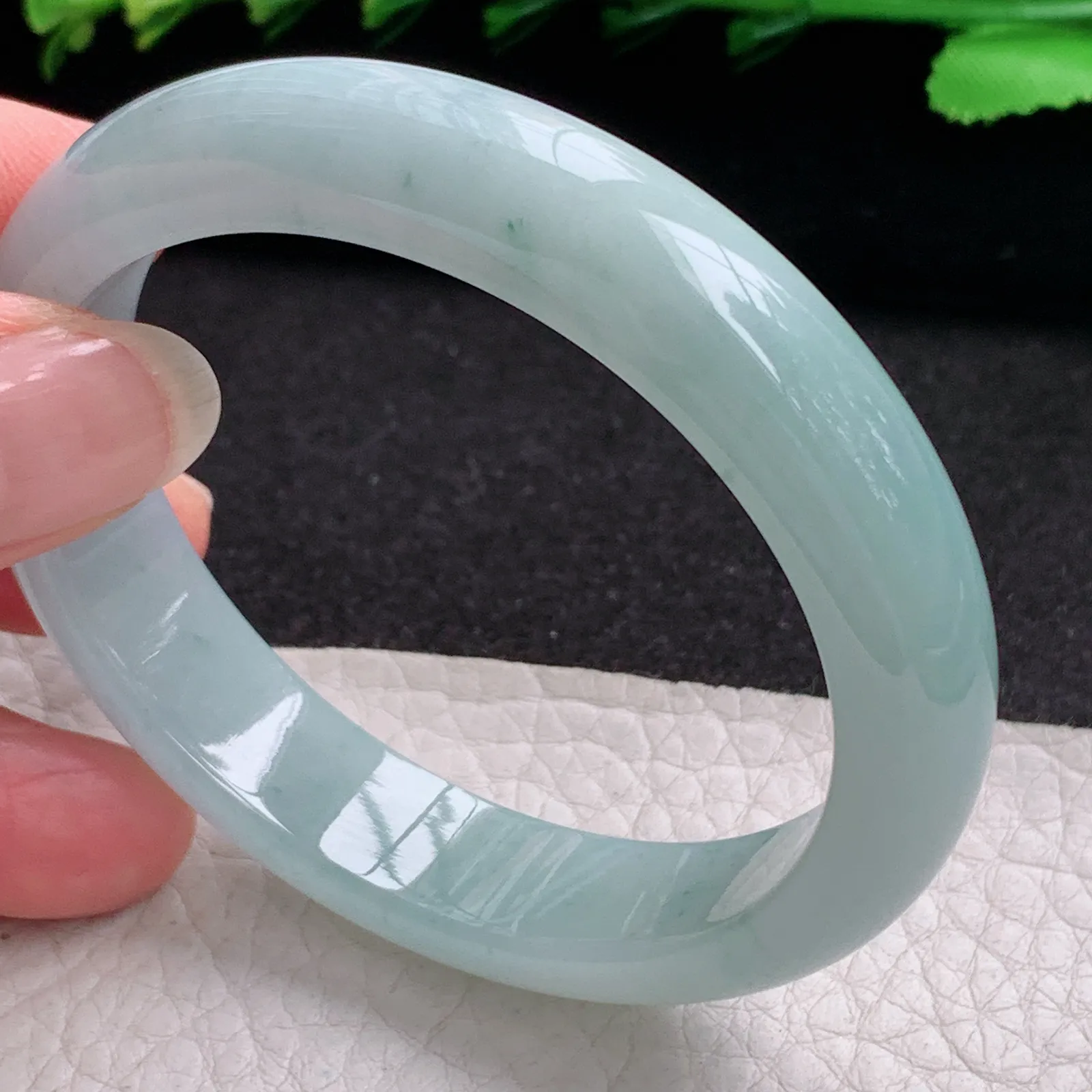 ym清秀飘花款54.5*48.5*7.5贵妃镯 天然缅甸翡翠A货冰润蓝韵蛋形宽边玉手环