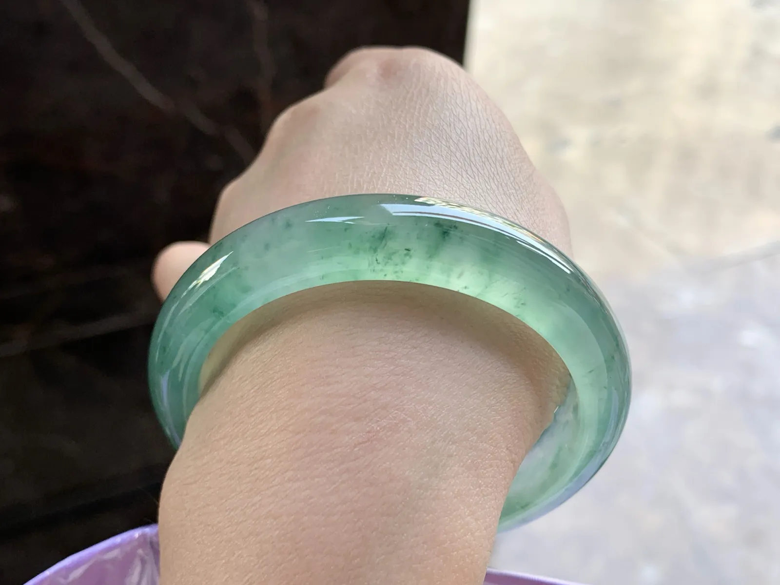 55-12.5-8.6

冰绿手镯^_^透亮 鲜艳鲜艳 实物浓郁