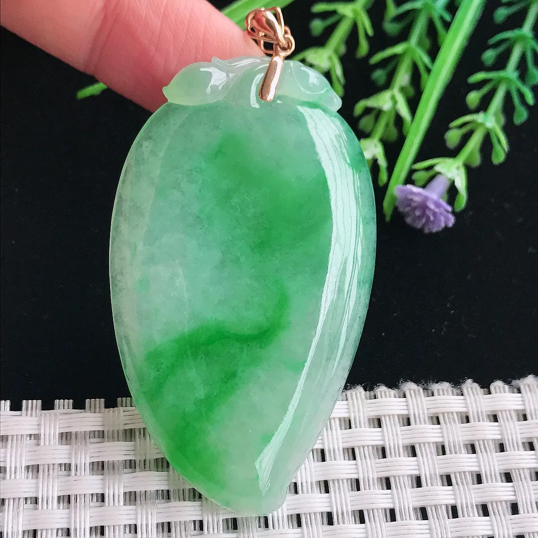 实拍A货翡翠58/34.7/5.5老坑18k金镶嵌冰润飘阳绿寿桃吊坠翡翠桃子挂件