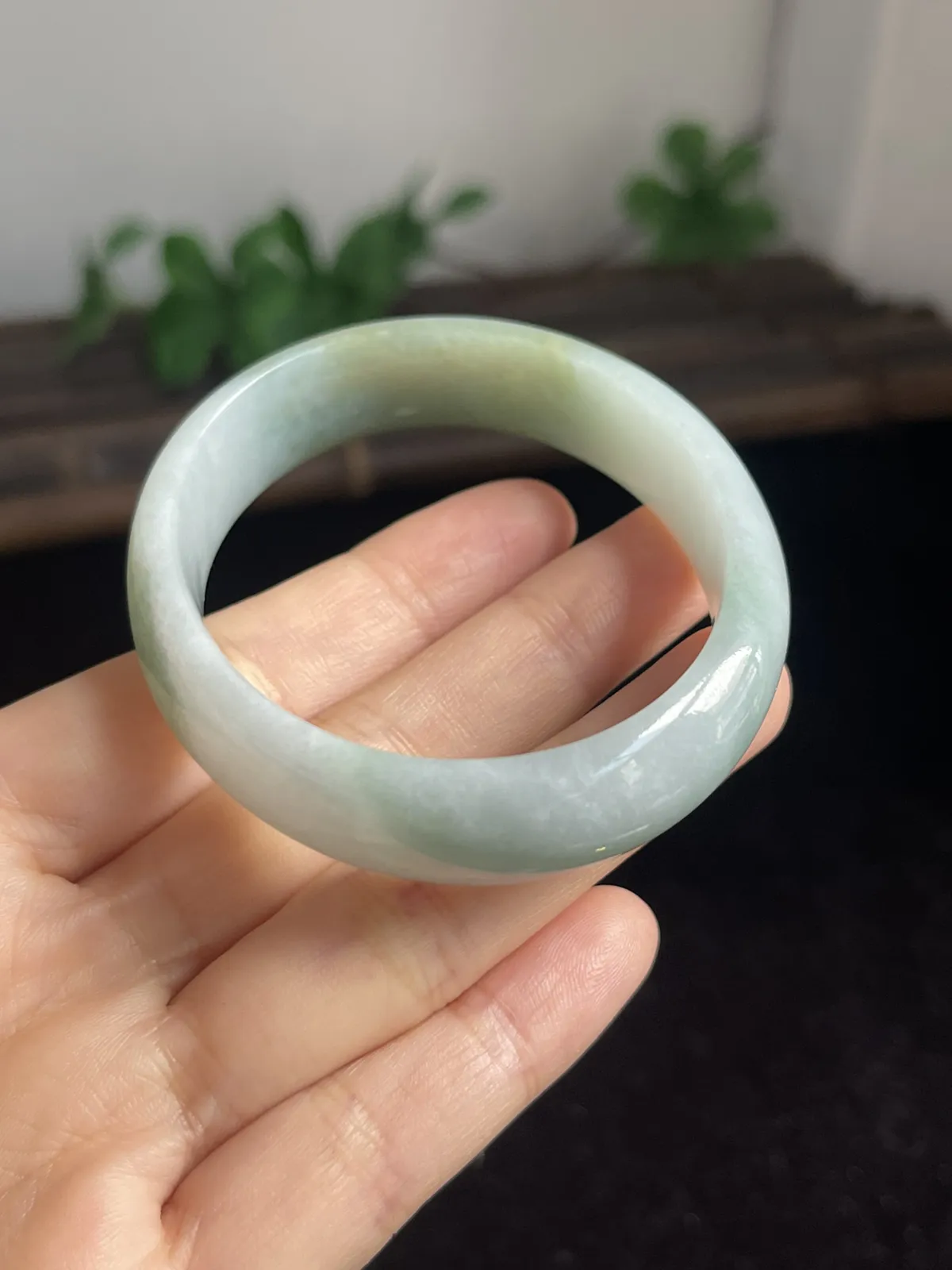 贵妃镯54.6圈口，翡翠手镯