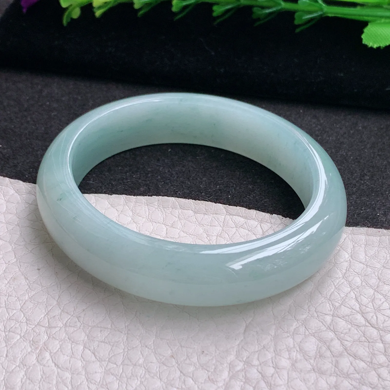 ym清秀飘花款54.5*48.5*7.5贵妃镯 天然缅甸翡翠A货冰润蓝韵蛋形宽边玉手环