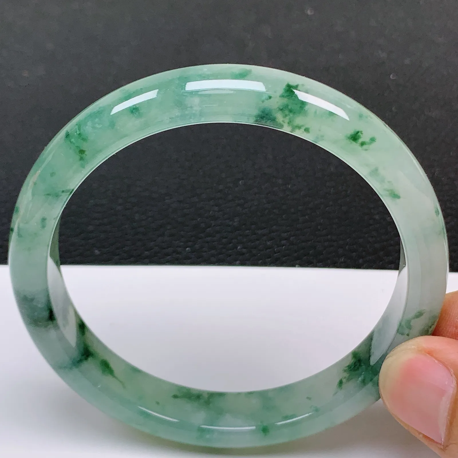 62～63大圈口 天然翡翠老坑冰润飘花正圈手镯 尺寸62.2.*12.2*7.8