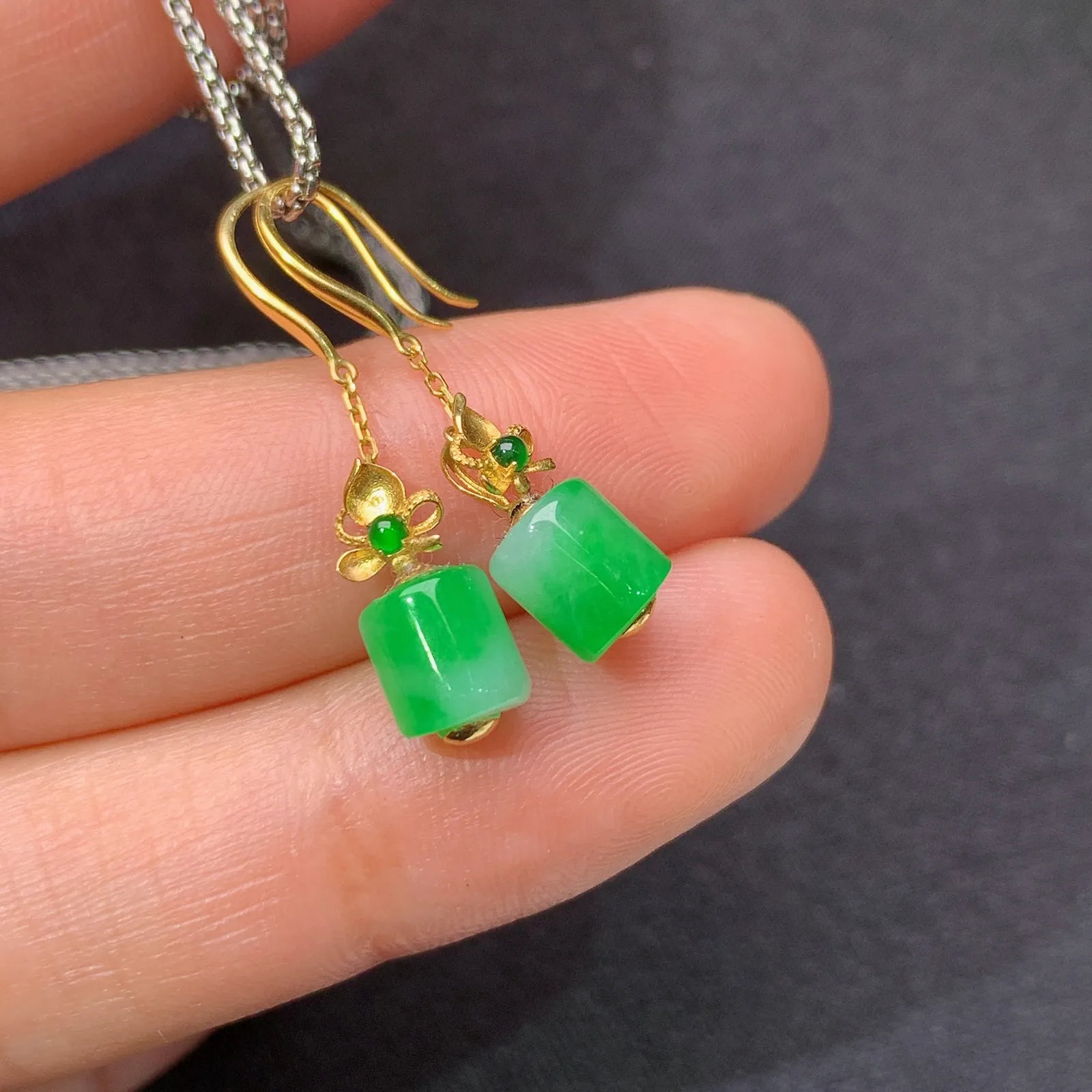 冰阳绿路路通耳坠，18k金镶嵌，简约时尚，冰润色阳，种水足，J34 尺寸4.8*5.5