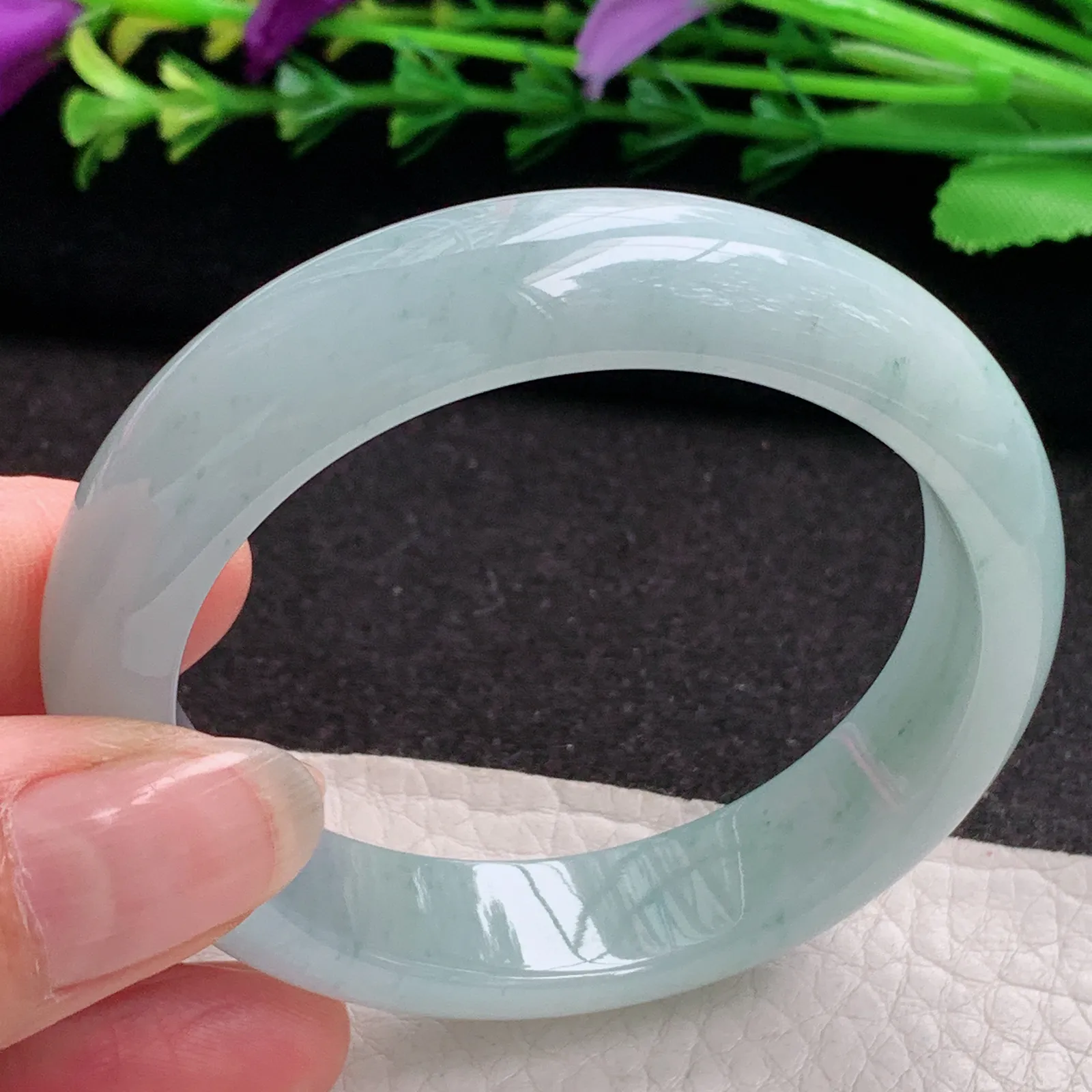 ym清秀飘花款54.5*48.5*7.5贵妃镯 天然缅甸翡翠A货冰润蓝韵蛋形宽边玉手环