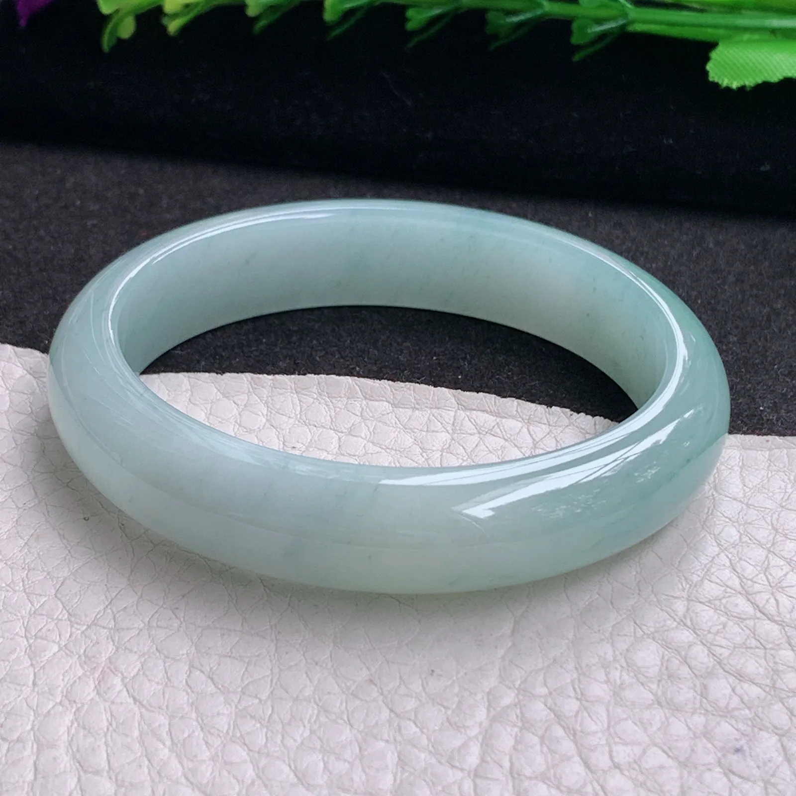 ym清秀飘花款54.5*48.5*7.5贵妃镯 天然缅甸翡翠A货冰润蓝韵蛋形宽边玉手环