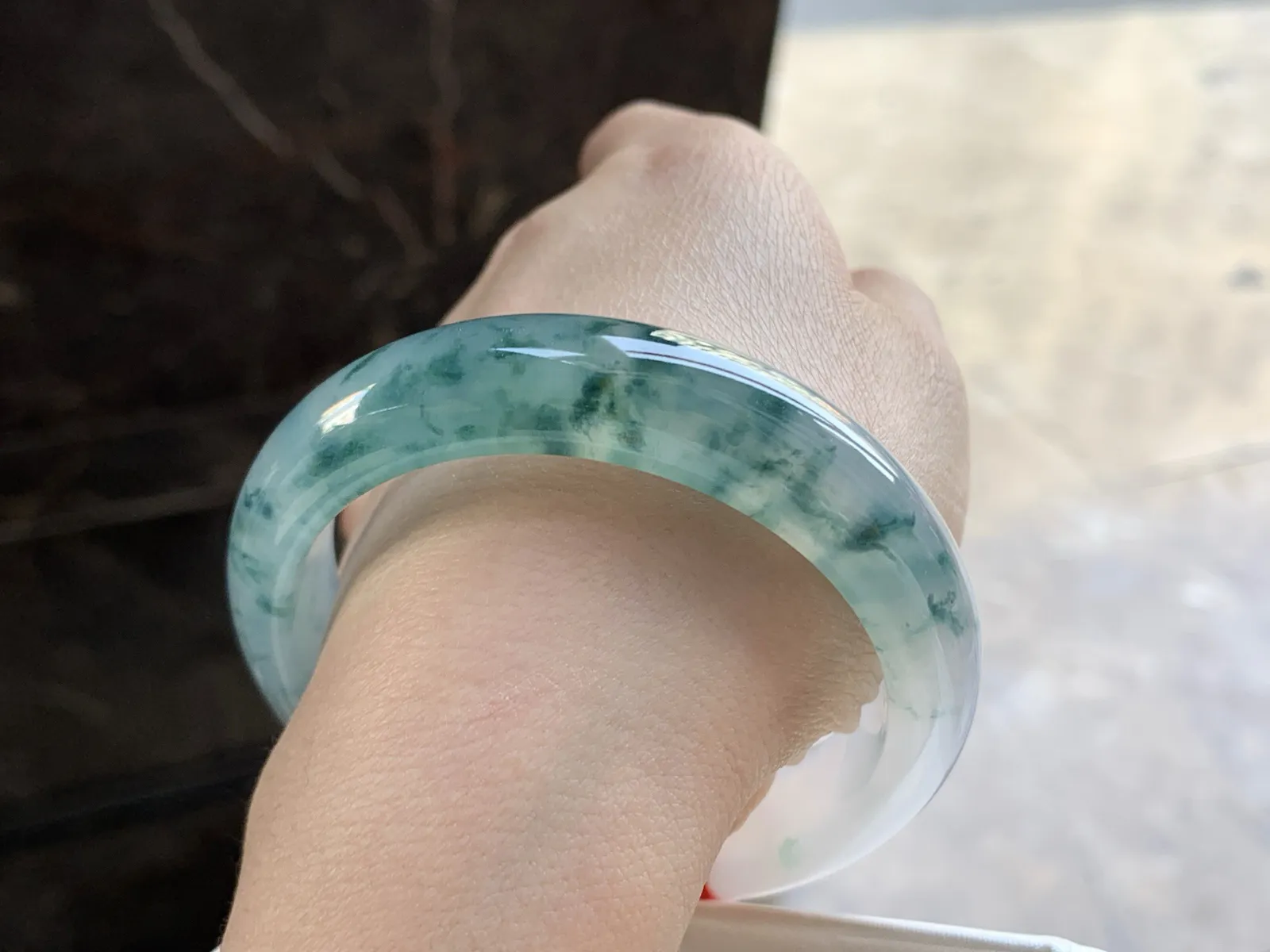 55.5-13.7-8.6

蓝花手镯^_^飘花好看 玉质温润