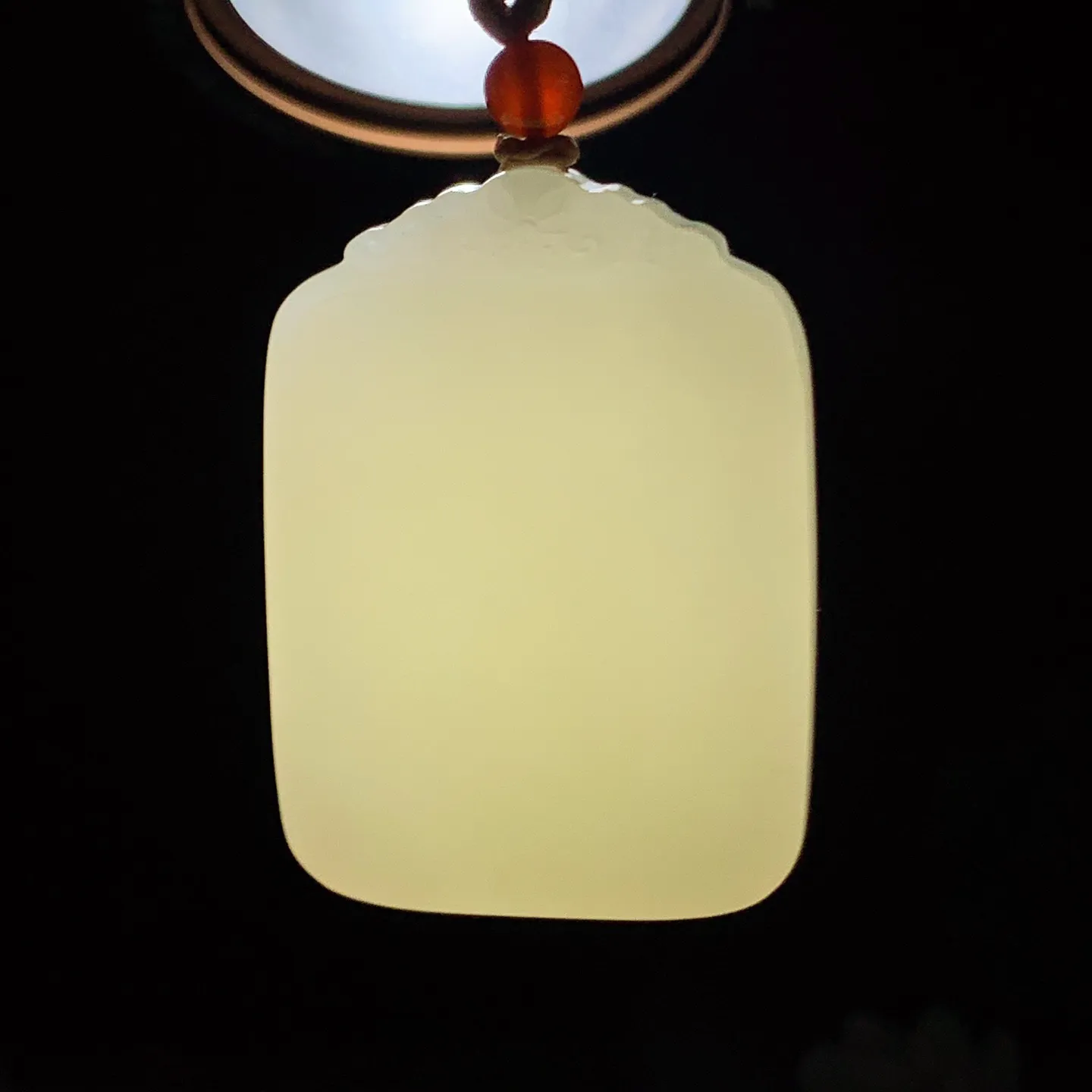 新疆和田玉若羌黄口料平安无事牌子挂件 尺寸50/36/12重62克，玉质细腻油润 脂粉好，品质好！lt260302