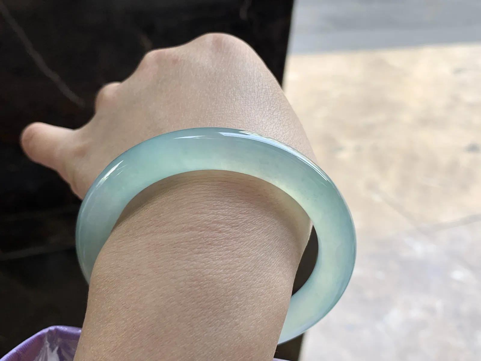 56-10.5

冰晴圆条手镯^_^透亮