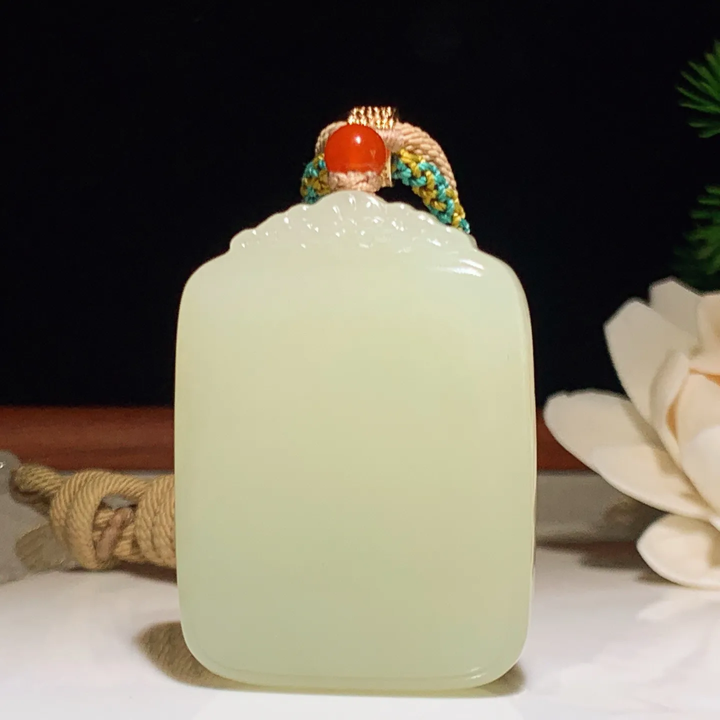 新疆和田玉若羌黄口料平安无事牌子挂件 尺寸50/36/12重62克，玉质细腻油润 脂粉好，品质好！lt260302