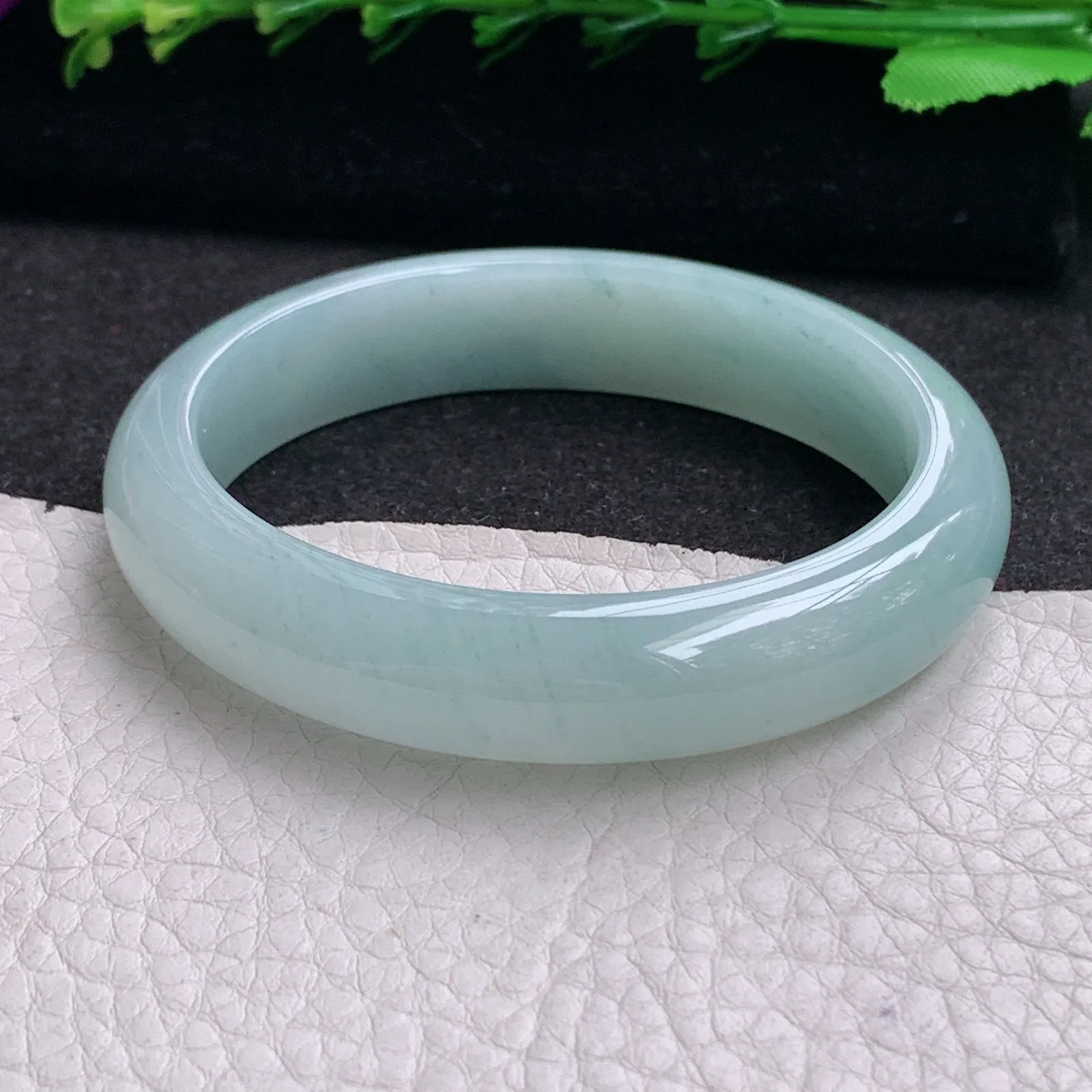 ym清秀飘花款54.5*48.5*7.5贵妃镯 天然缅甸翡翠A货冰润蓝韵蛋形宽边玉手环