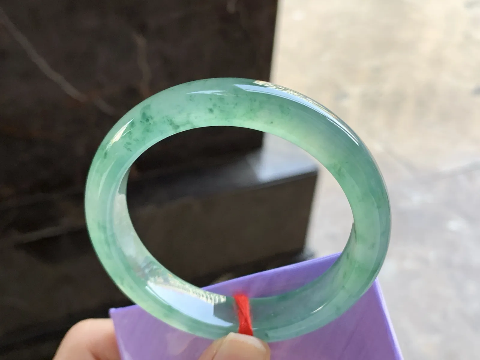 55-12.5-8.6

冰绿手镯^_^透亮 鲜艳鲜艳 实物浓郁