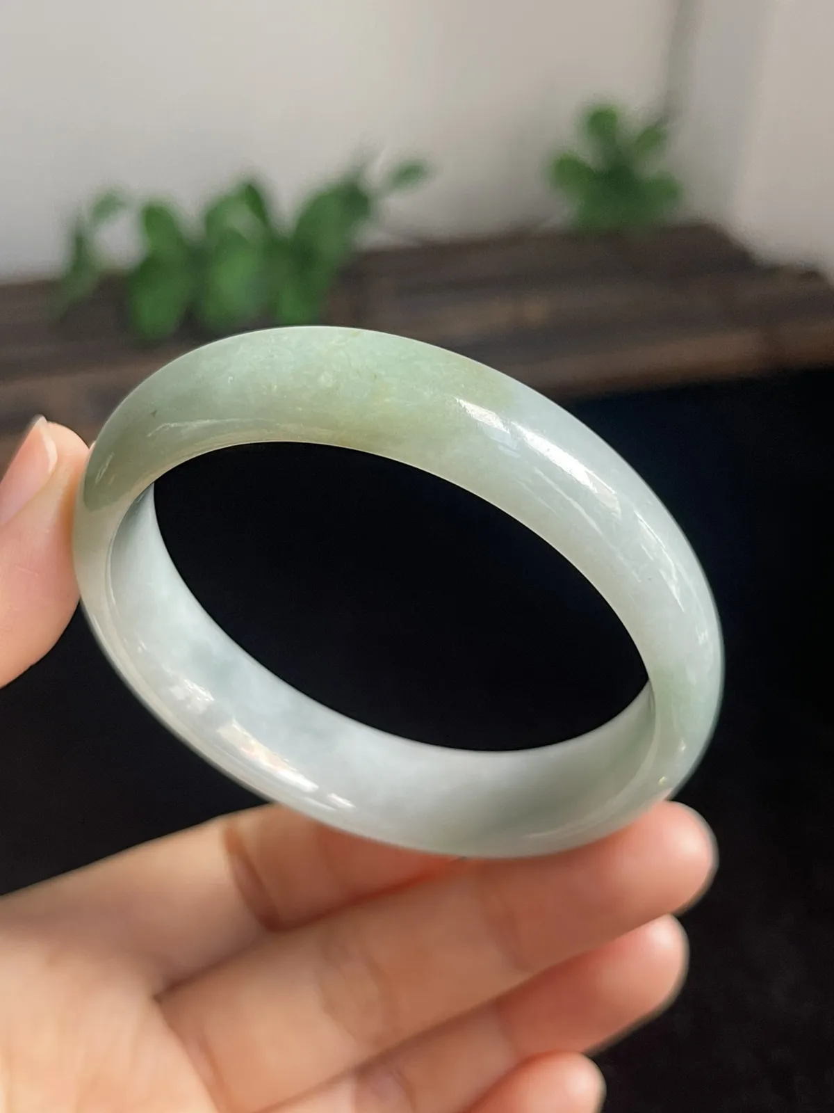 贵妃镯54.6圈口，翡翠手镯