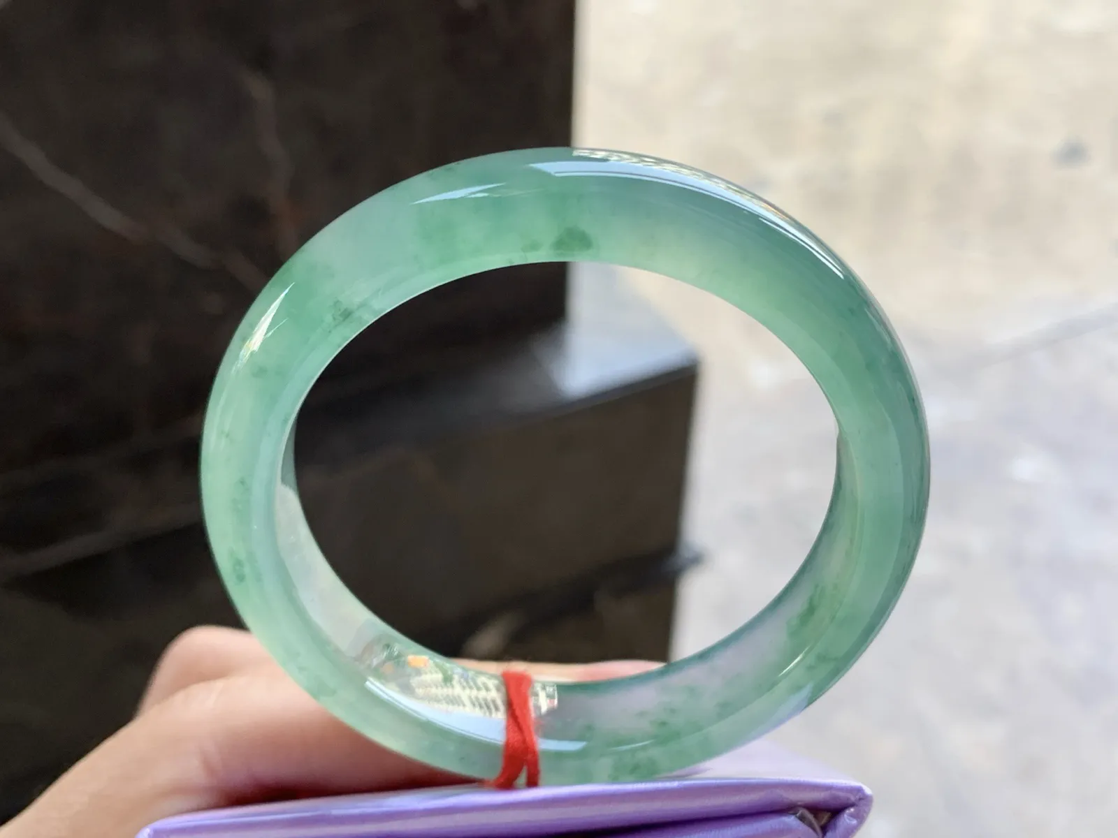 55-12.5-8.6

冰绿手镯^_^透亮 鲜艳鲜艳 实物浓郁