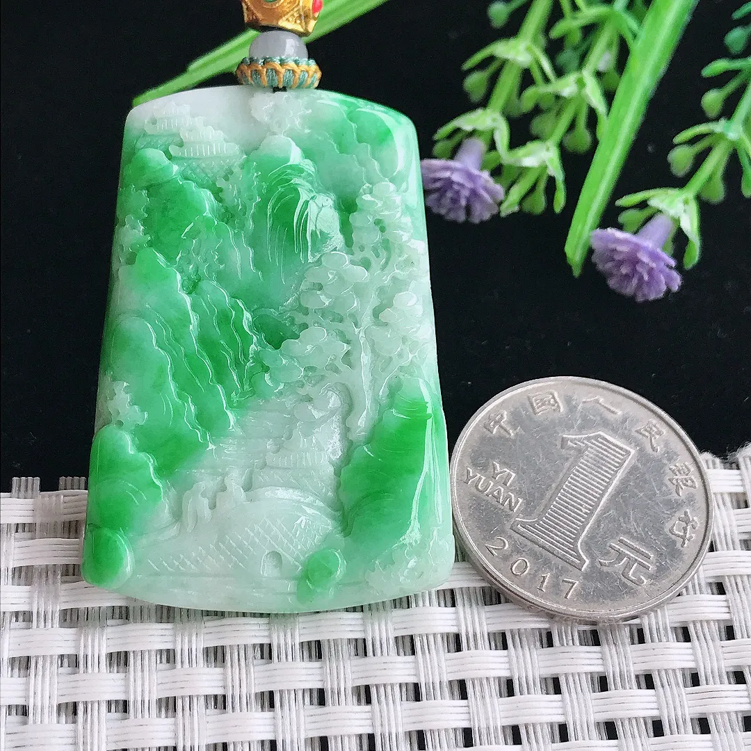 实拍A货翡翠46.5/32.2/5.5老坑精美飘阳绿山水牌吊坠翡翠挂件