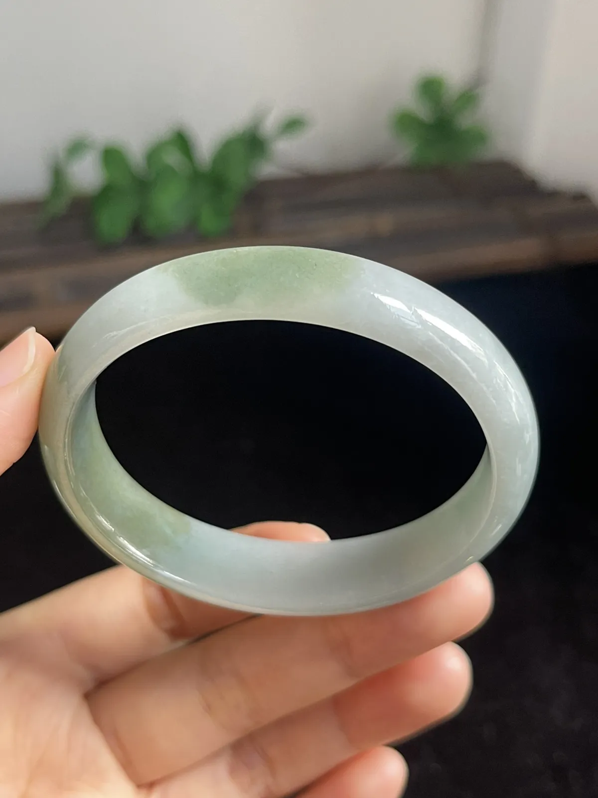 贵妃镯54.6圈口，翡翠手镯