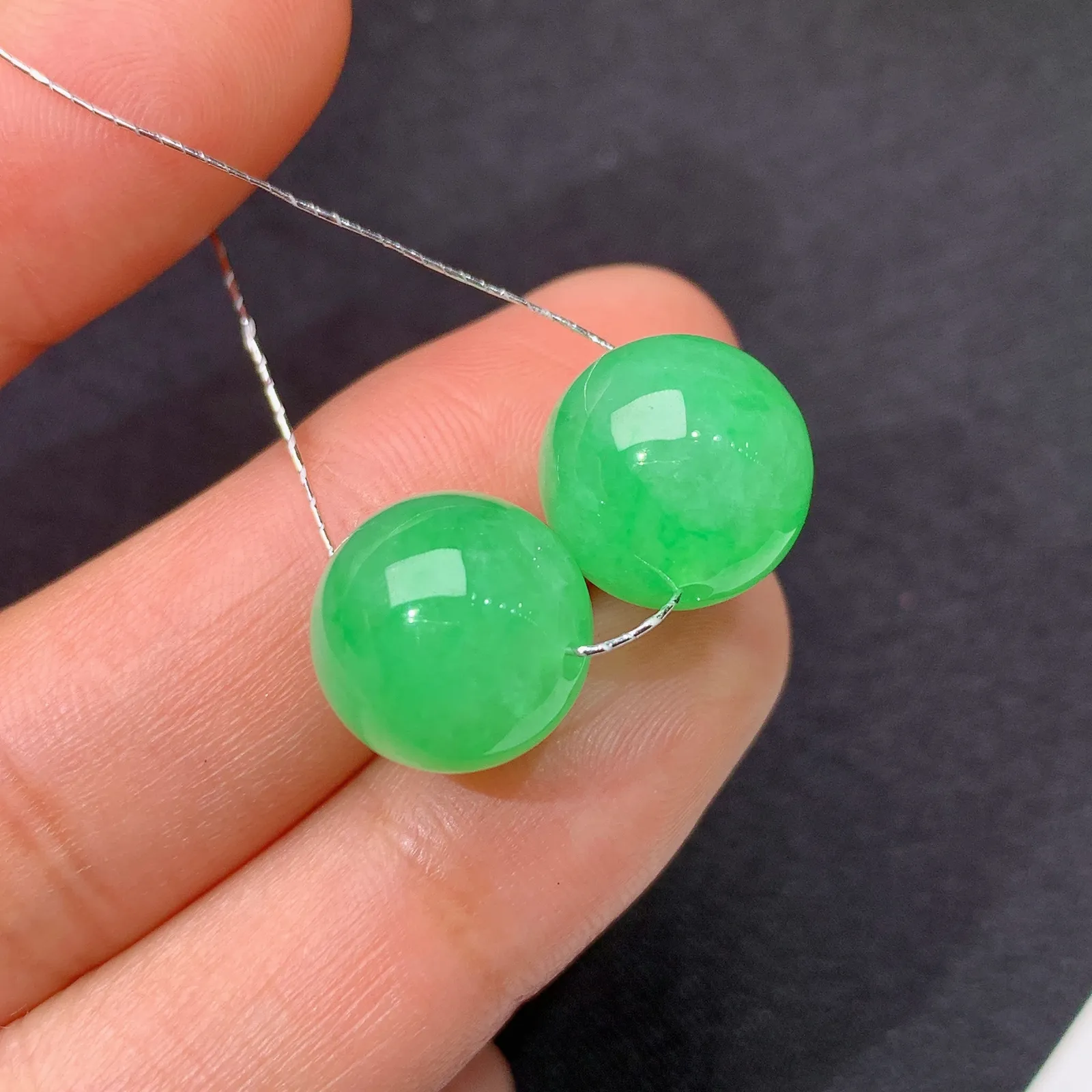 冰阳绿圆珠一对，镶嵌佳品，冰润色阳，种水足，Be 直径12