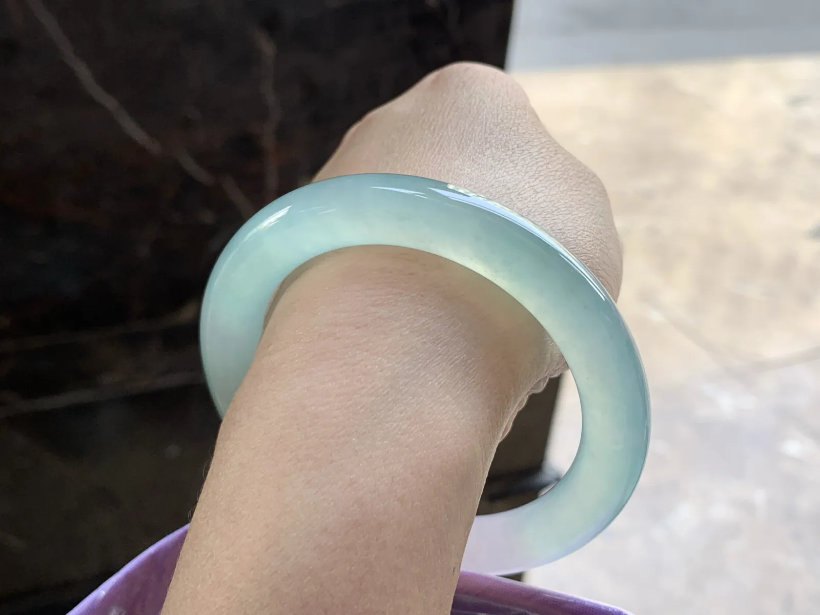 56-10.5

冰晴圆条手镯^_^透亮