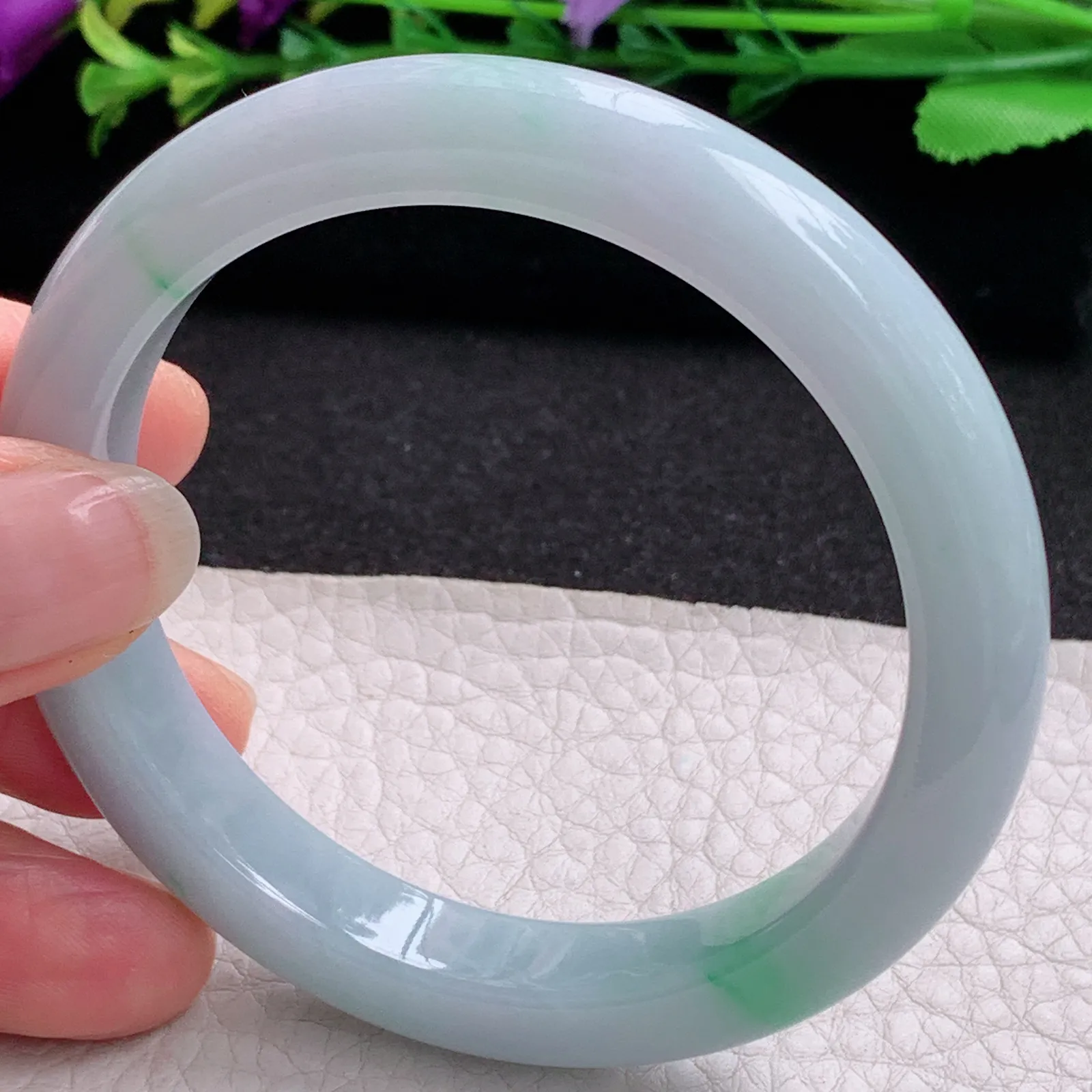 xx实拍56*9.6*8.3平安镯 天然缅甸翡翠A货飘绿年轻活跃宽边玉手环