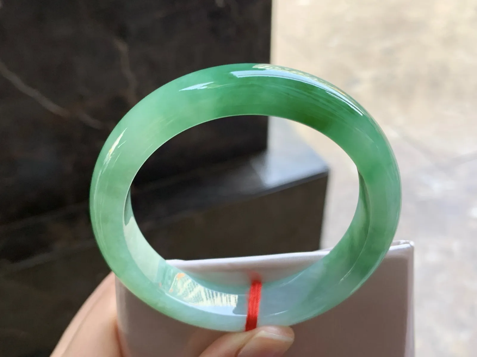 54-12.8-8.3

浓绿色手镯^_^鲜艳