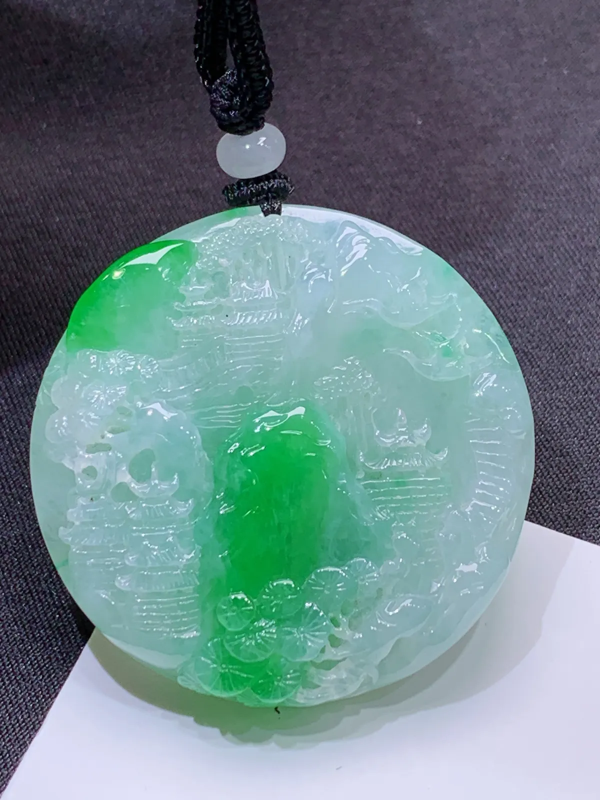 冰飘绿山水牌，厚装种老，冰润细腻，色阳，种水足，Xc 尺寸47.3*47*10.1