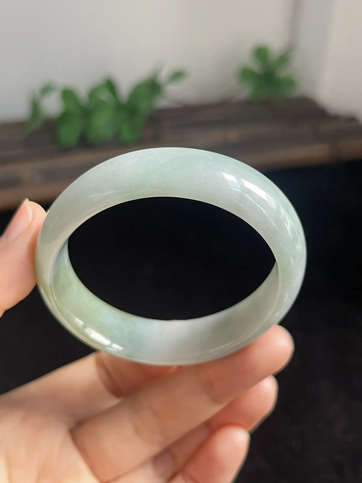 贵妃镯54.6圈口，翡翠手镯