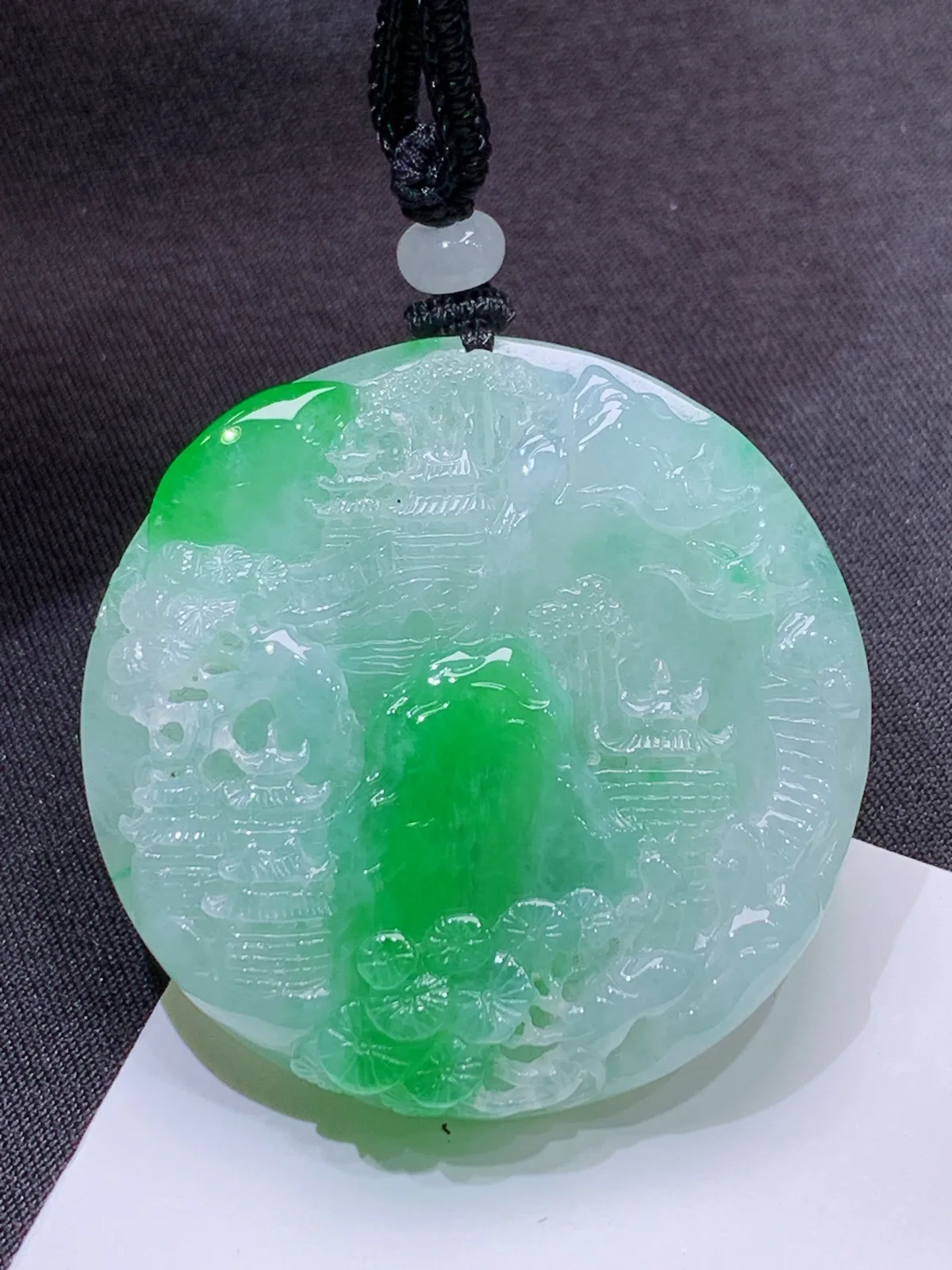 冰飘绿山水牌，厚装种老，冰润细腻，色阳，种水足，Xc 尺寸47.3*47*10.1