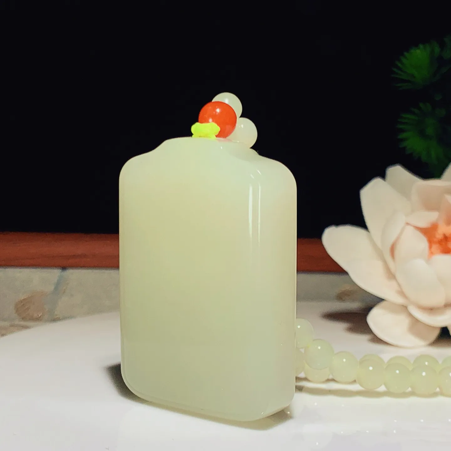 新疆和田玉若羌黄口料平安无事牌子挂件 尺寸50/35/12重93.5克，玉质细腻油润 脂粉好，品质好