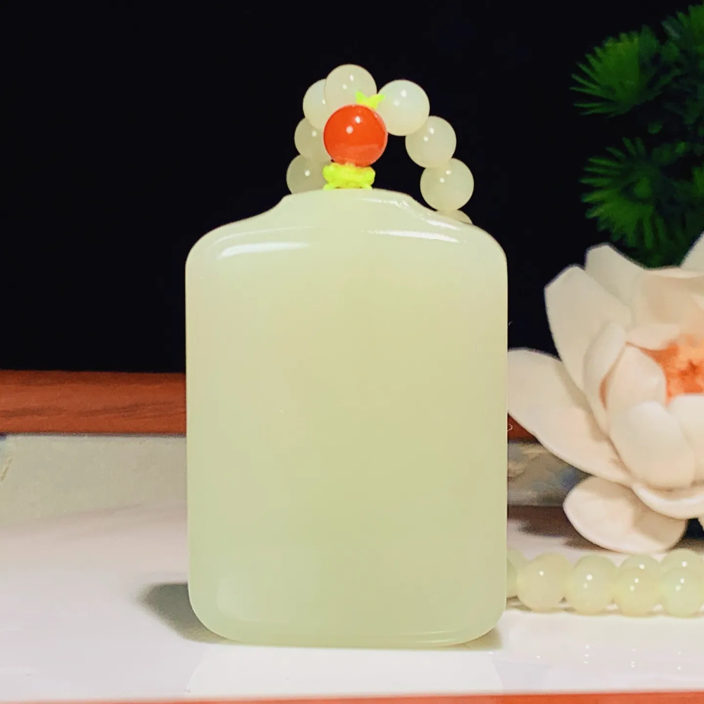 新疆和田玉若羌黄口料平安无事牌子挂件 尺寸50/35/12重93.5克，玉质细腻油润 脂粉好，品质好！lt260302