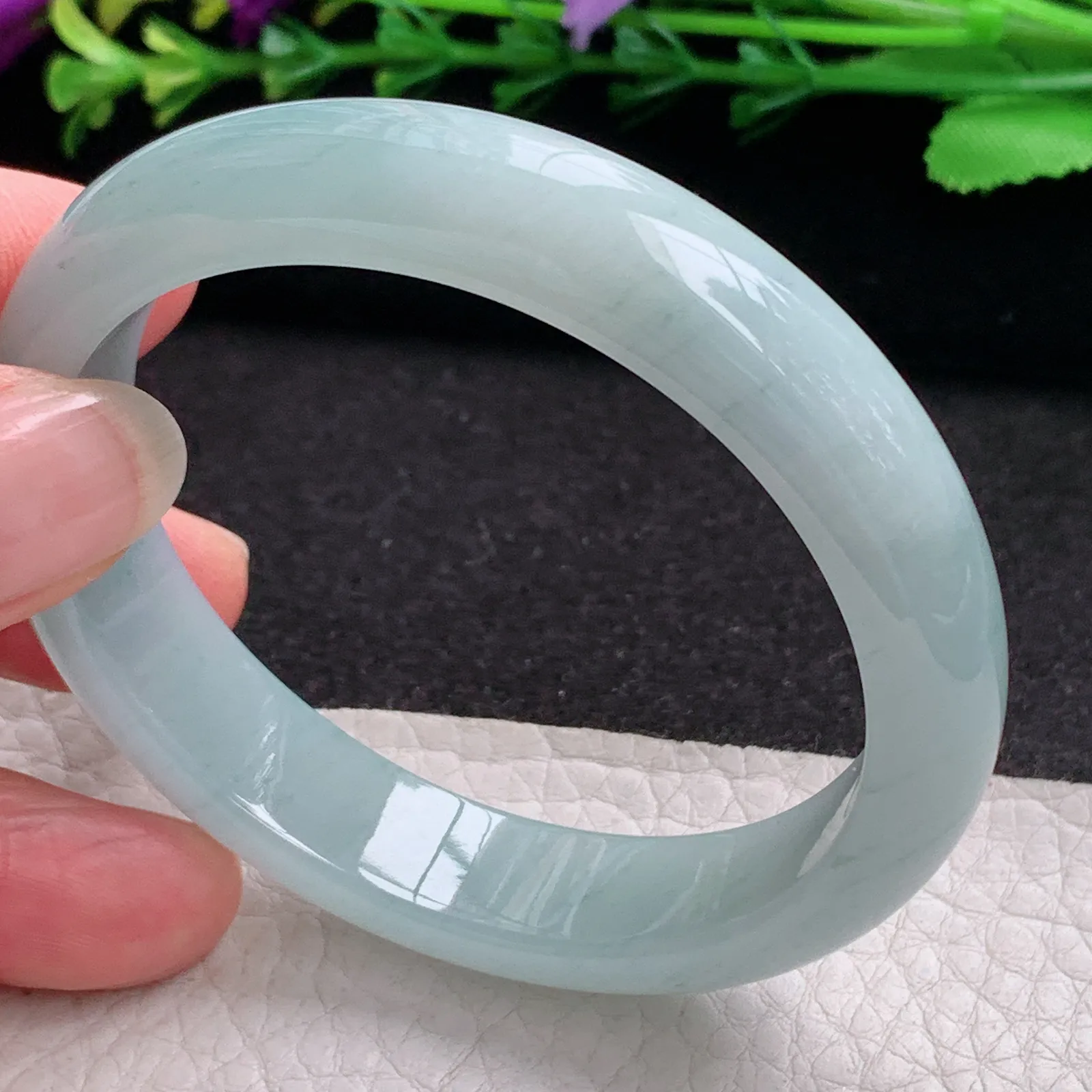 ym清秀飘花款54.5*48.5*7.5贵妃镯 天然缅甸翡翠A货冰润蓝韵蛋形宽边玉手环