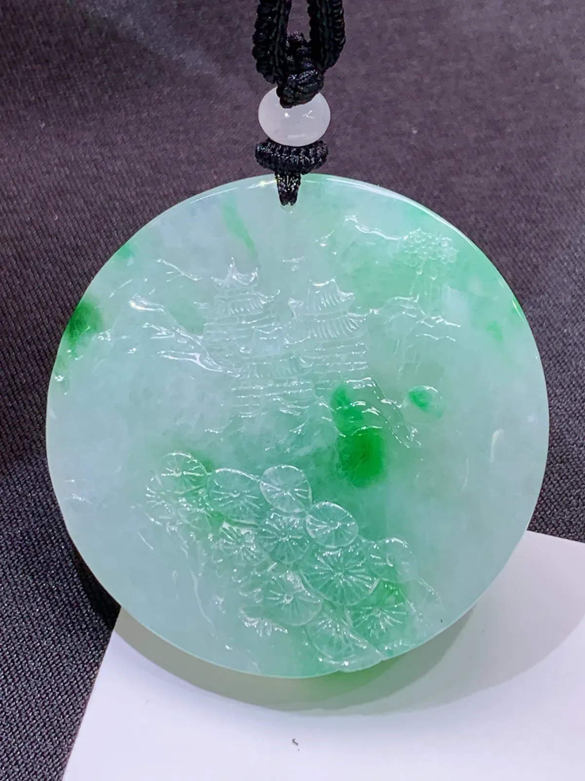 冰飘绿山水牌，厚装种老，冰润细腻，色阳，种水足，Xc 尺寸47.3*47*10.1