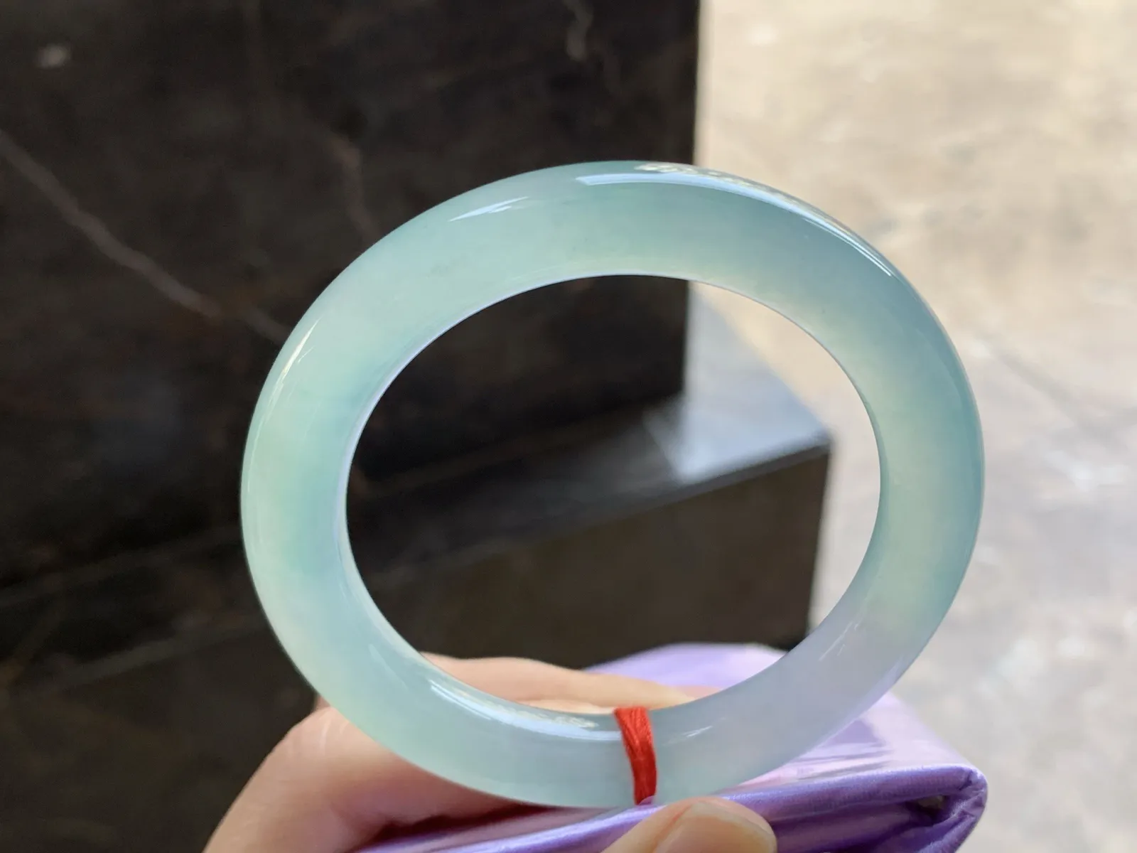 56-10.5

冰晴圆条手镯^_^透亮