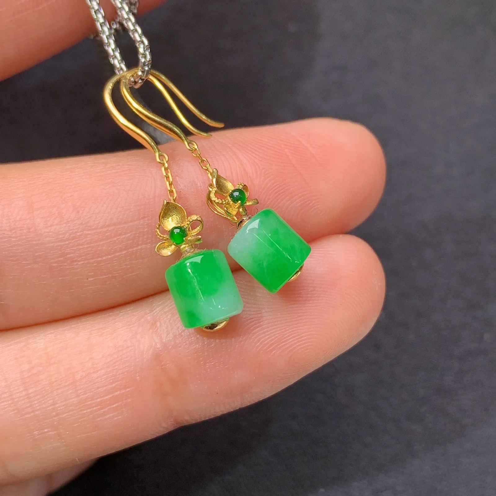 冰阳绿路路通耳坠，18k金镶嵌，简约时尚，冰润色阳，种水足，J34 尺寸4.8*5.5