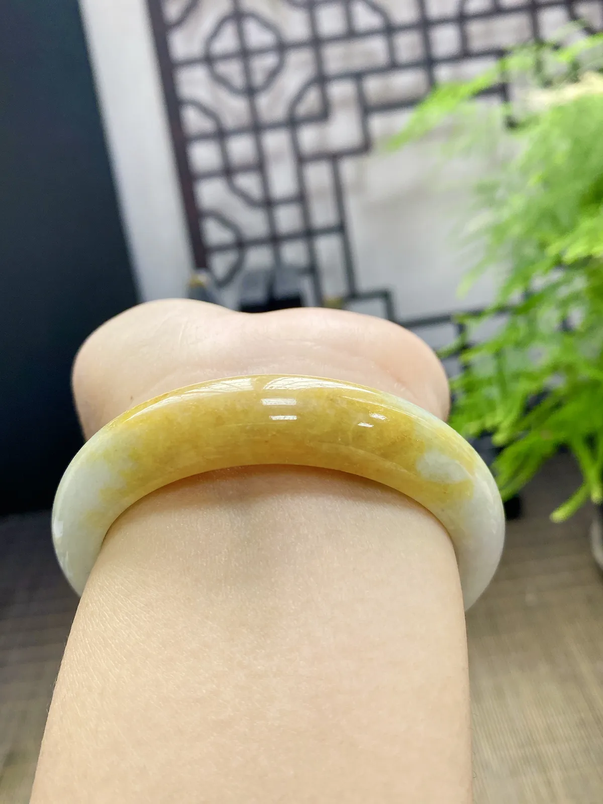 【源头工厂放大漏】54-56圈半山水黄翡手镯，天然黄翡颜色鲜艳，有种水。尺寸：56-8-12mm