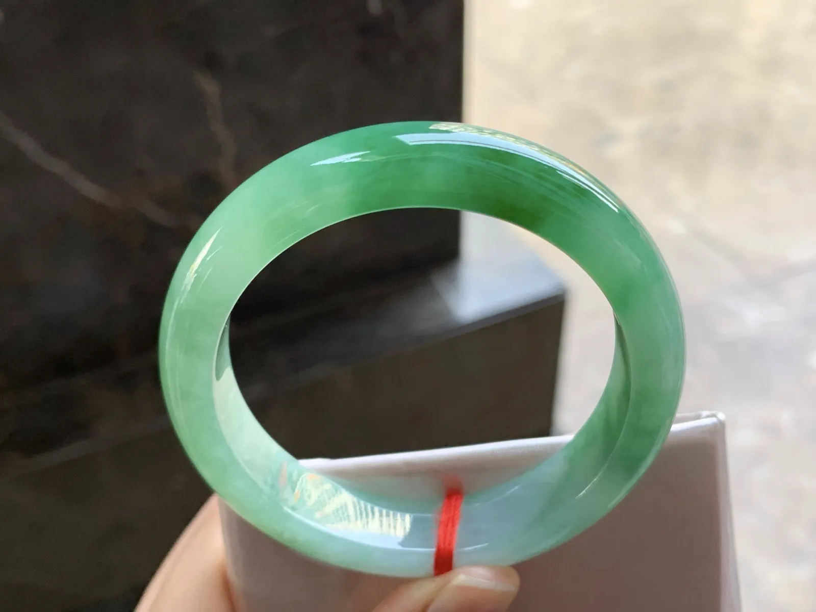 54-12.8-8.3

浓绿色手镯^_^鲜艳