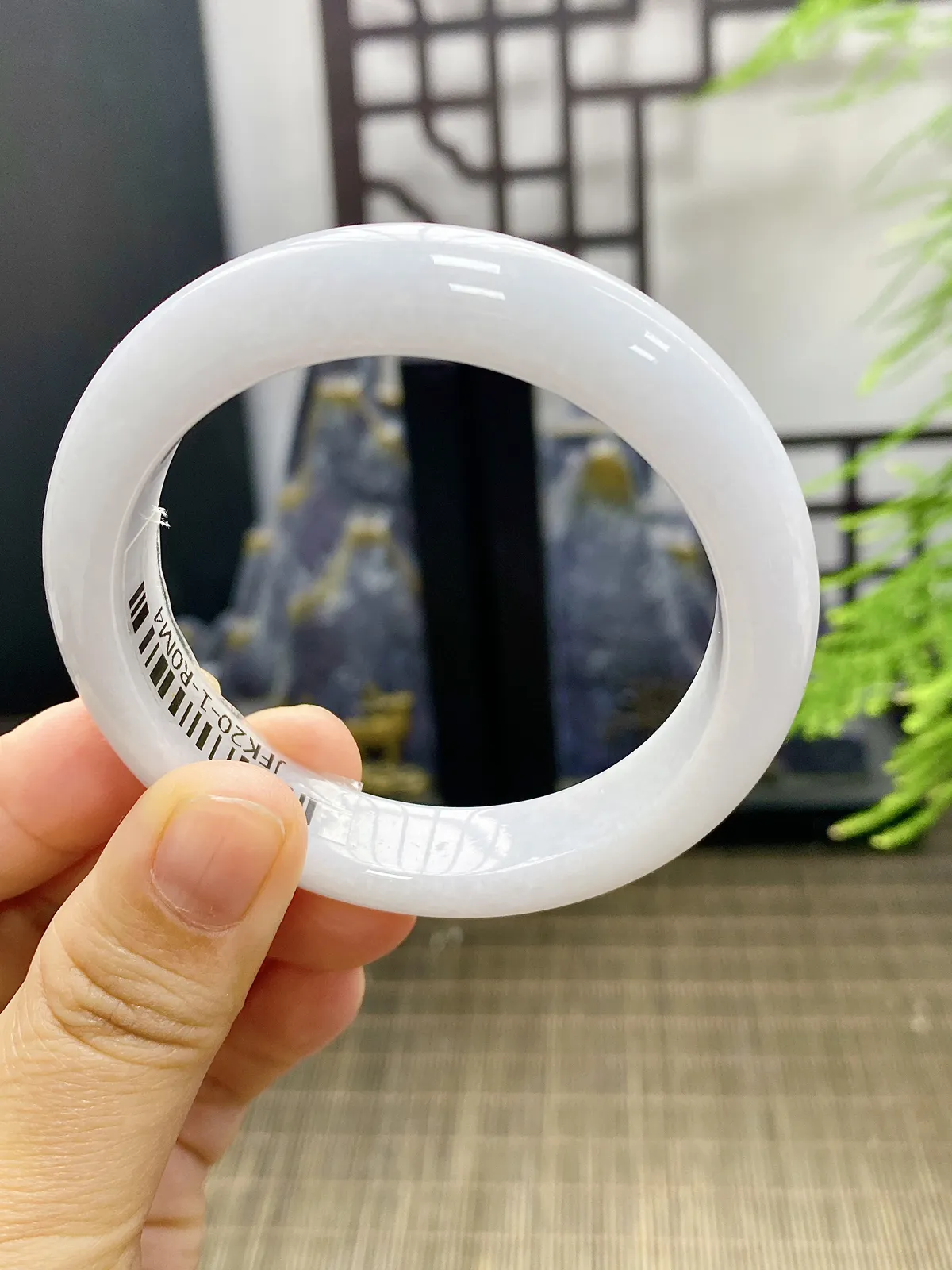 【超低价放大漏】50-52圈白月光手镯玉质细腻种水，无纹无裂。尺寸52-8-12mm