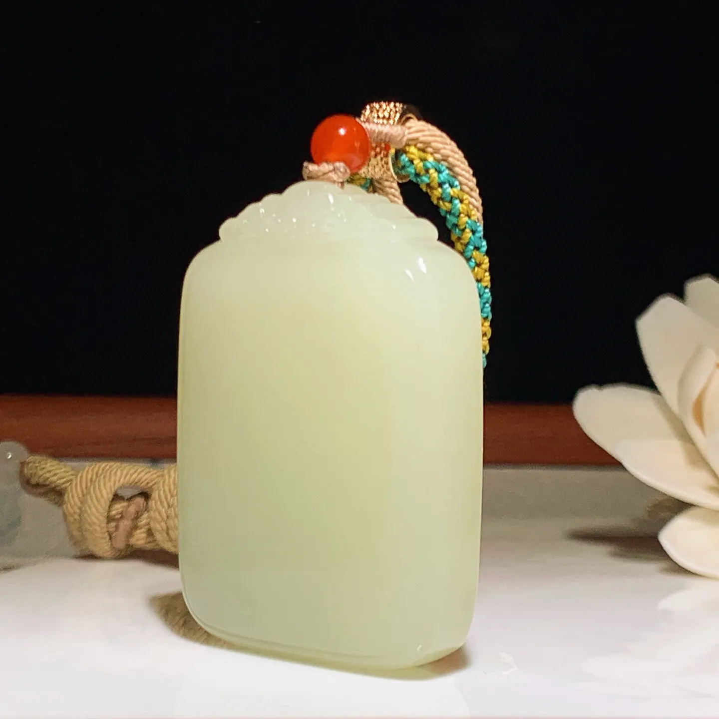 新疆和田玉若羌黄口料平安无事牌子挂件 尺寸50/36/12重62克，玉质细腻油润 脂粉好，品质好！lt260302