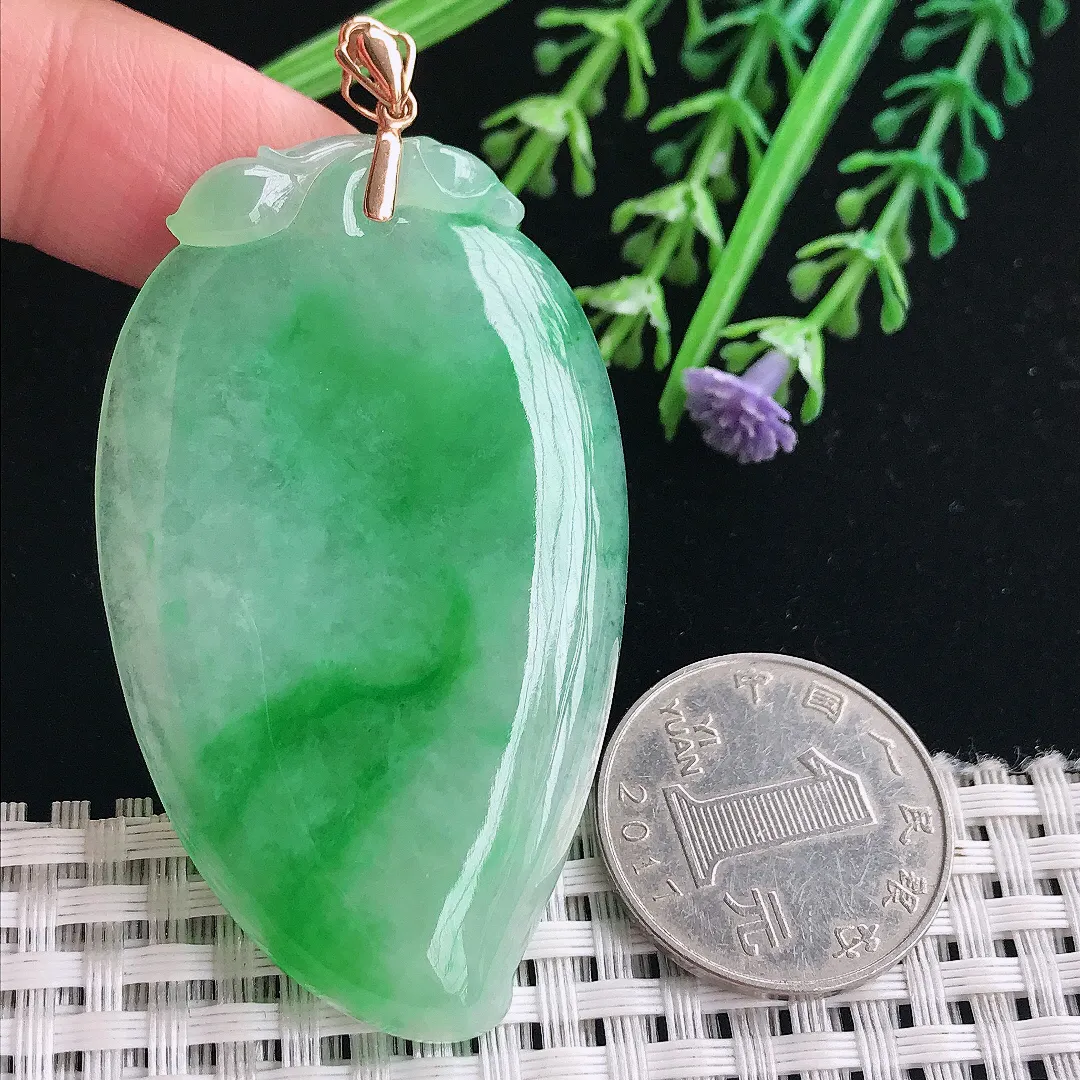 实拍A货翡翠58/34.7/5.5老坑18k金镶嵌冰润飘阳绿寿桃吊坠翡翠桃子挂件