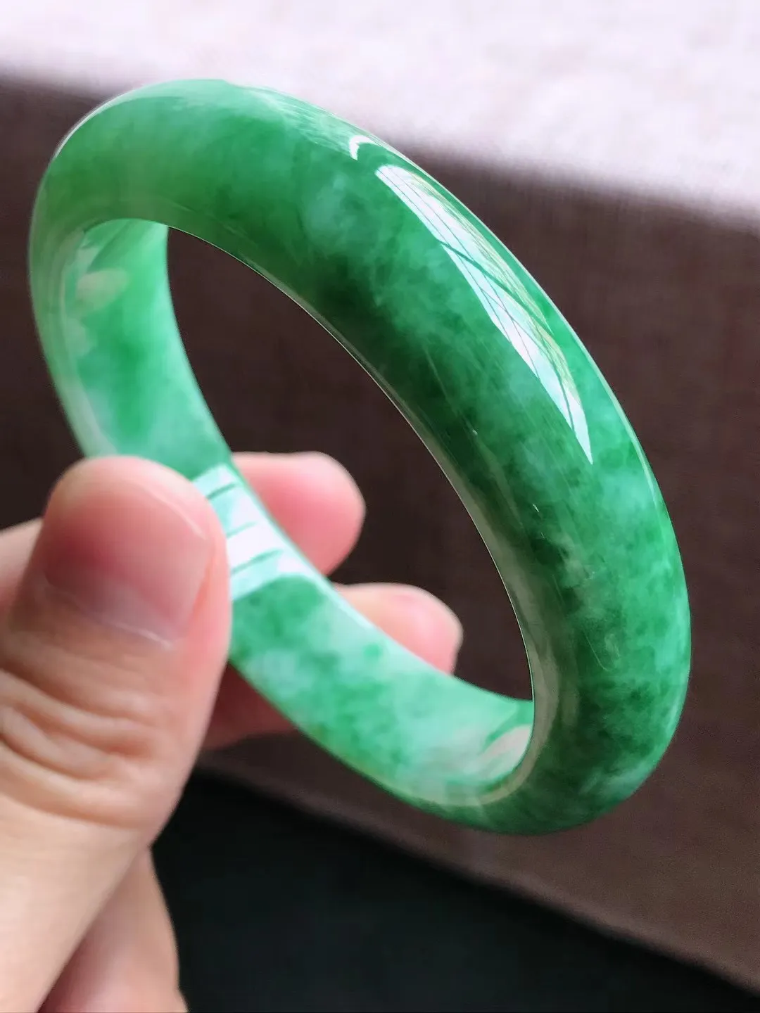 圈口55～56 天然翡翠老坑冰润满绿色正圈手镯 尺寸55.5*13.5*8.2mm
