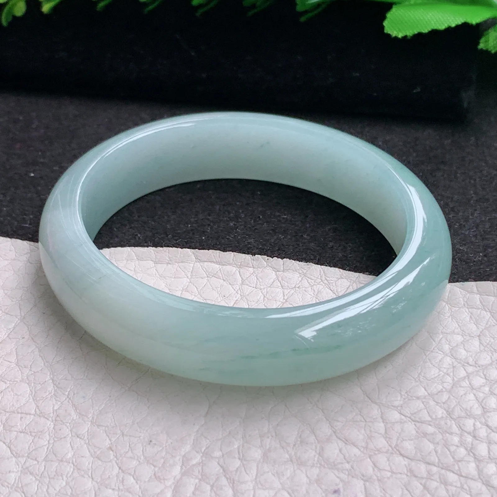 ym清秀飘花款54.5*48.5*7.5贵妃镯 天然缅甸翡翠A货冰润蓝韵蛋形宽边玉手环