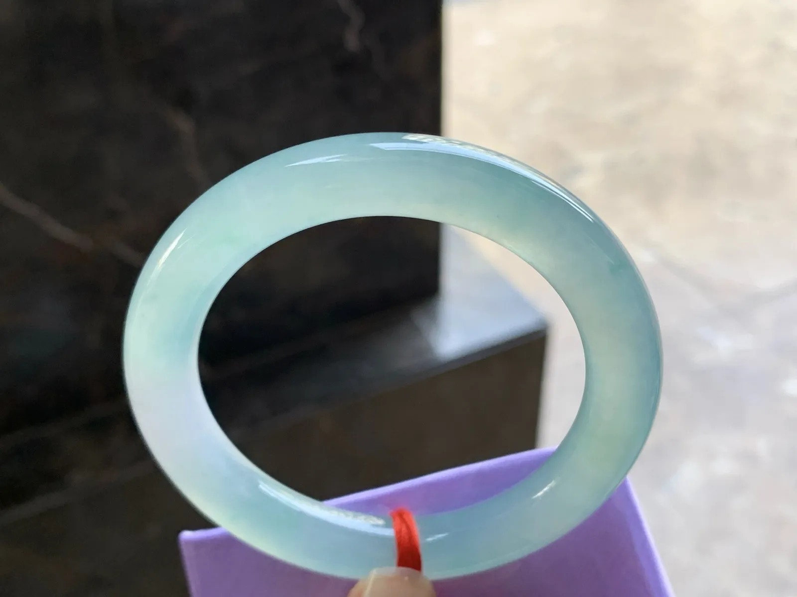 56-10.5

冰晴圆条手镯^_^透亮