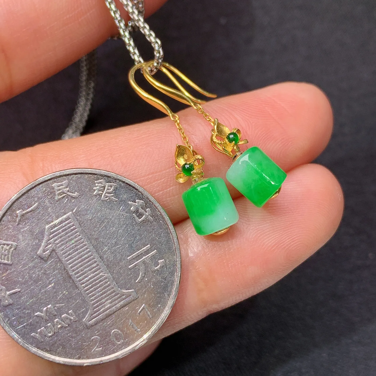 冰阳绿路路通耳坠，18k金镶嵌，简约时尚，冰润色阳，种水足，J34 尺寸4.8*5.5