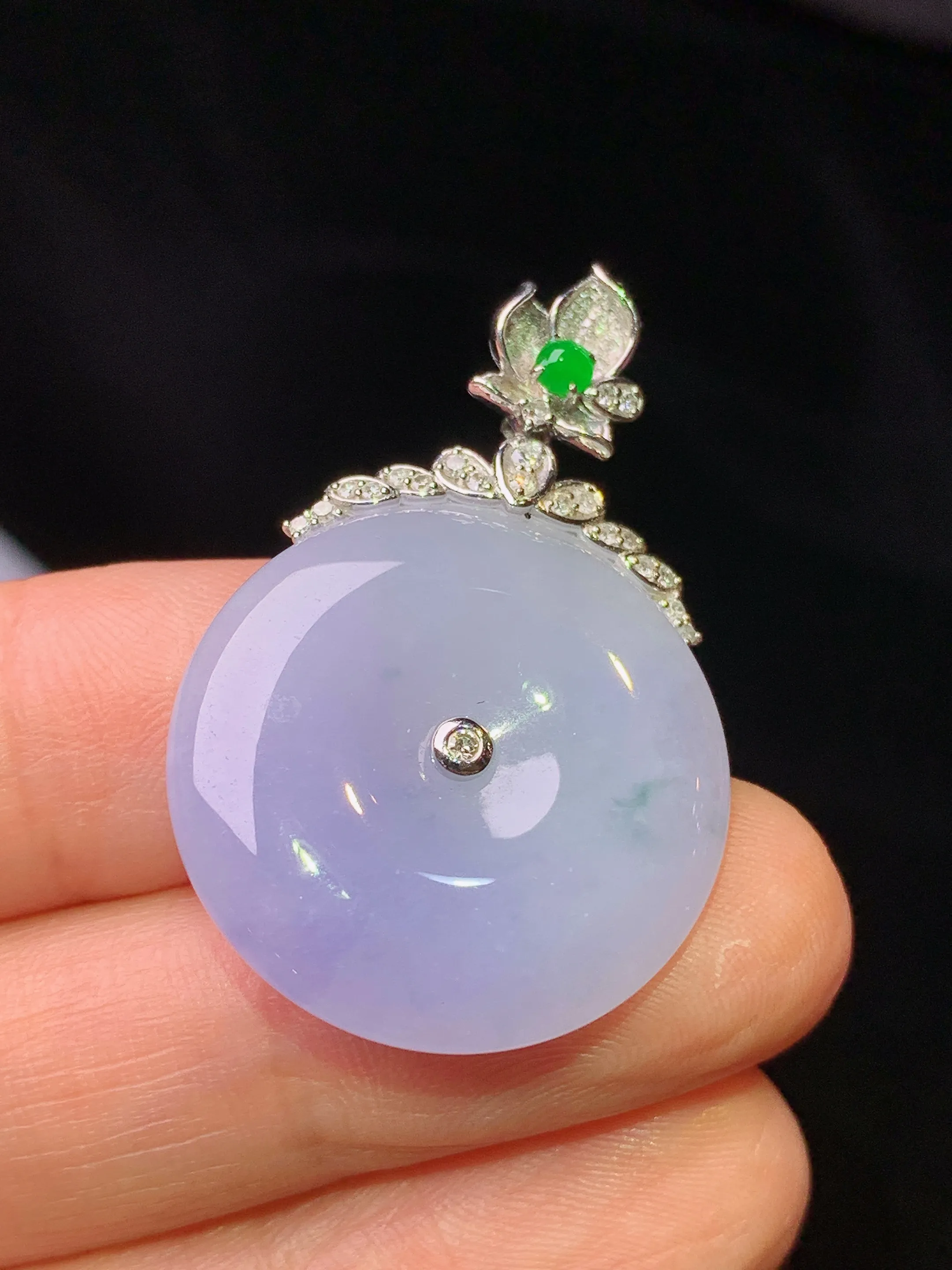 18k金钻镶嵌紫罗兰平安扣吊坠 玉质细腻清新 水润亮眼 整体尺寸35*23.2*5.5