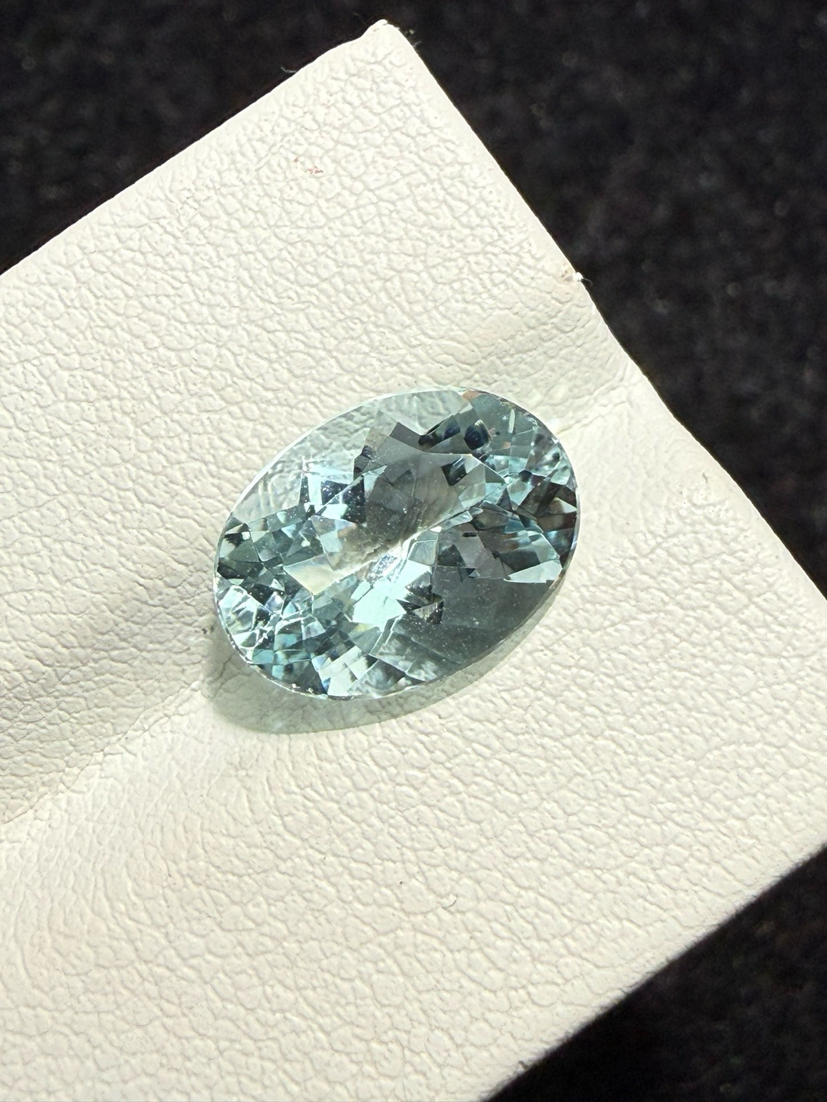 3.59克拉天然海蓝宝戒面裸石，颜色超美，火彩超好，尺寸：12*8.9*6.1mm