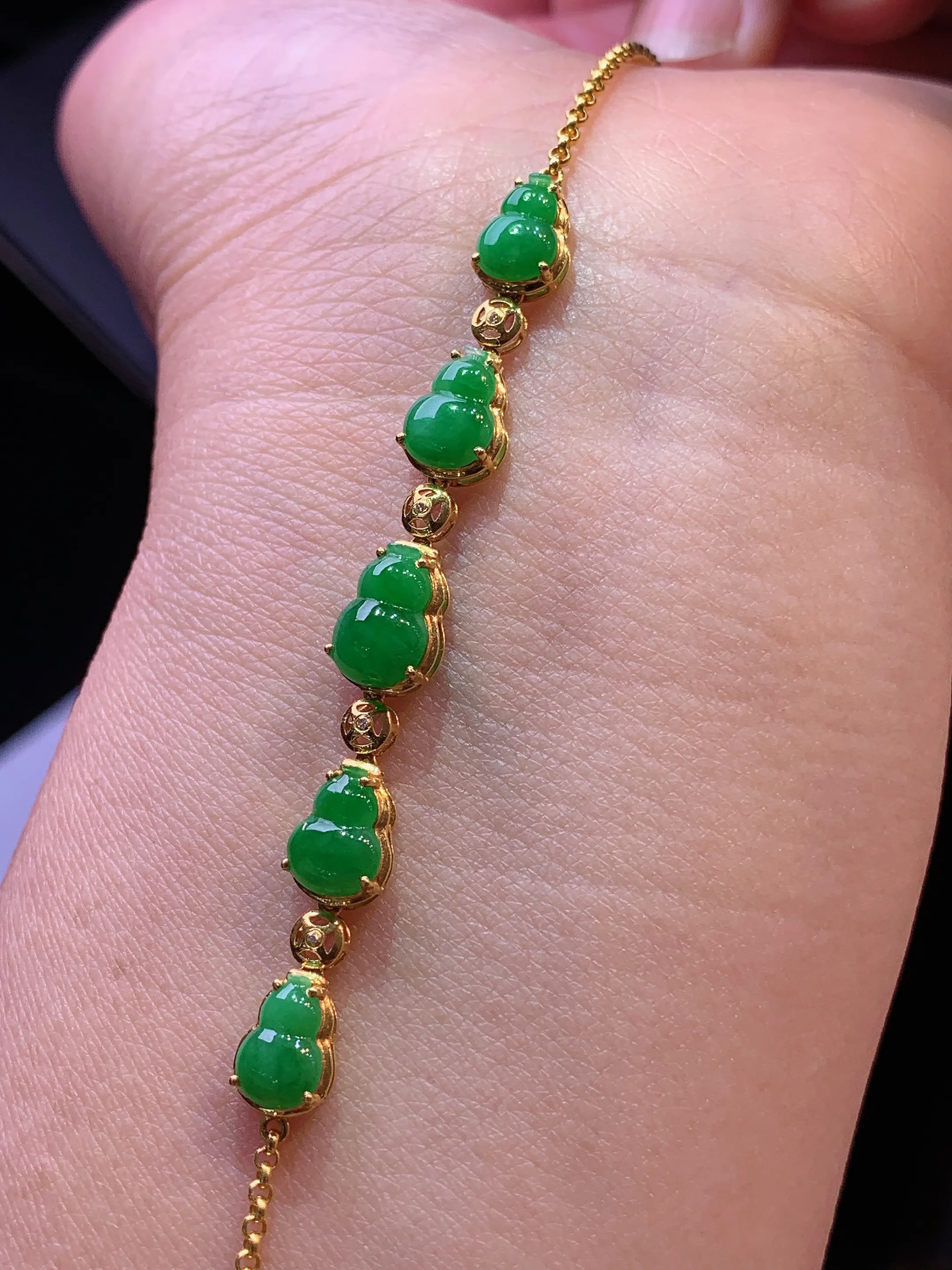 18k金镶嵌满绿葫芦手链 玉质细腻清新 水润亮眼 整体尺寸58.2*6.3*3.8