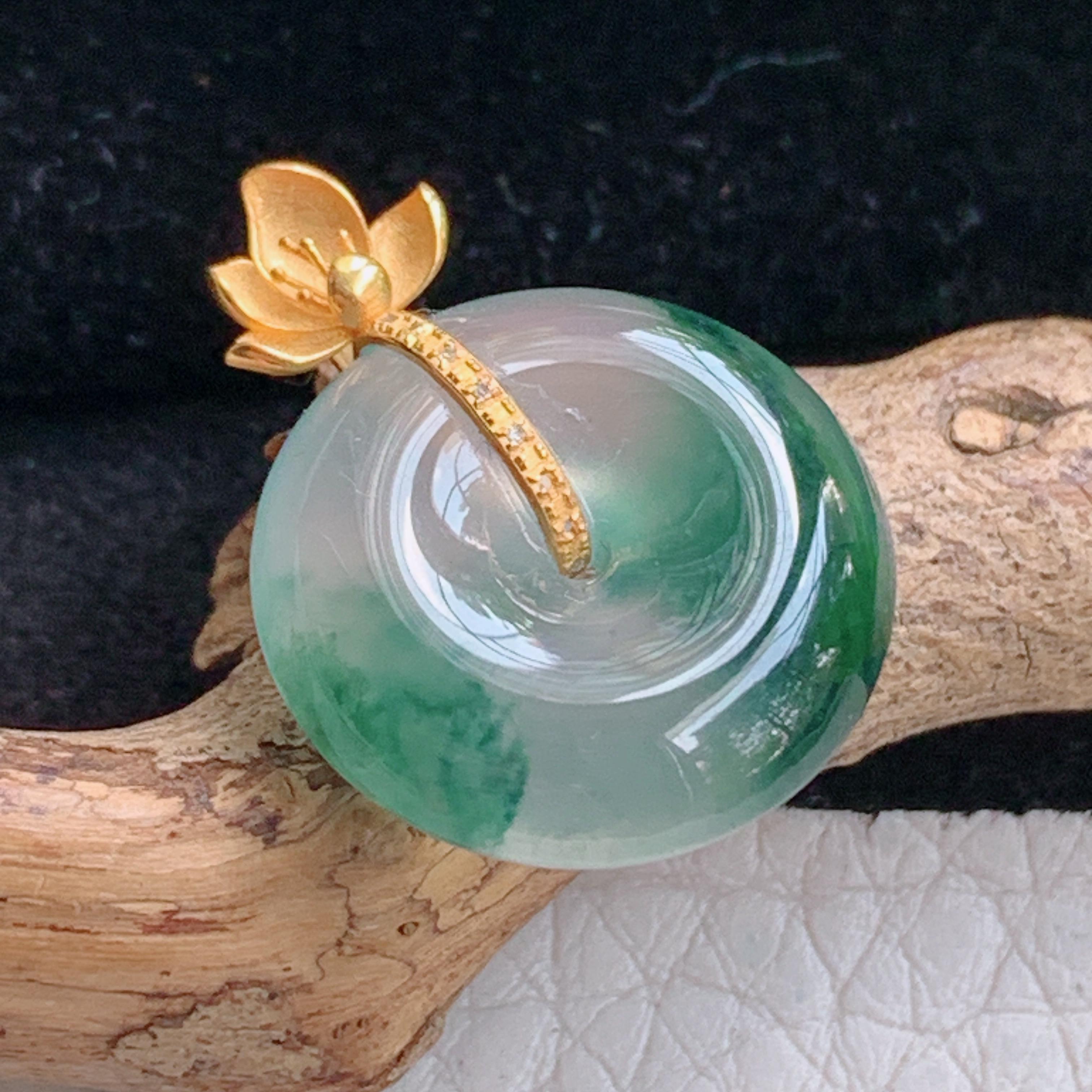 sd自然光23.8*17.8*6.2天然缅甸翡翠冰种小平安扣吊坠 镶18k金玉扣锁骨坠