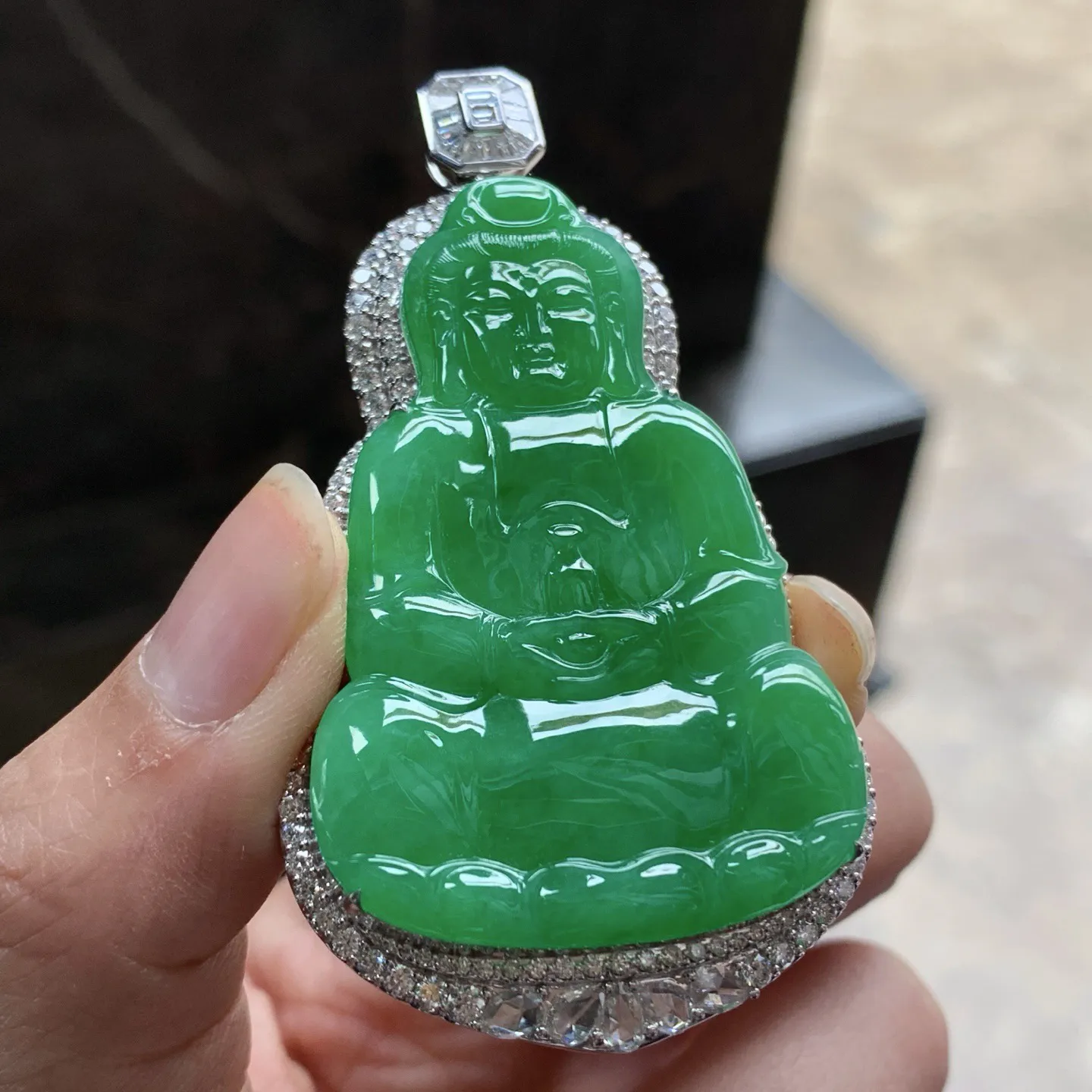 金钻镶嵌辣绿色观音^_^鲜艳 好看