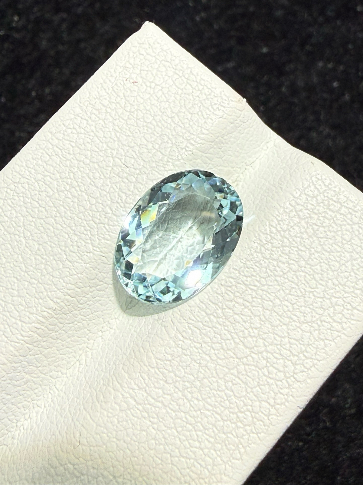 3.13克拉天然海蓝宝戒面裸石，颜色超美，火彩超好，尺寸：11.6*8.6*4.9mm