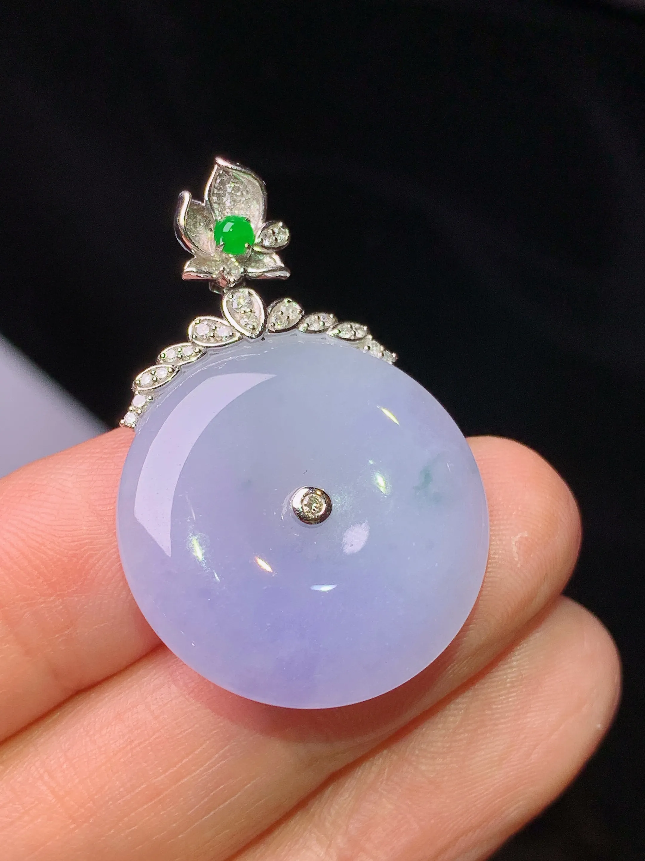 18k金钻镶嵌紫罗兰平安扣吊坠 玉质细腻清新 水润亮眼 整体尺寸35*23.2*5.5